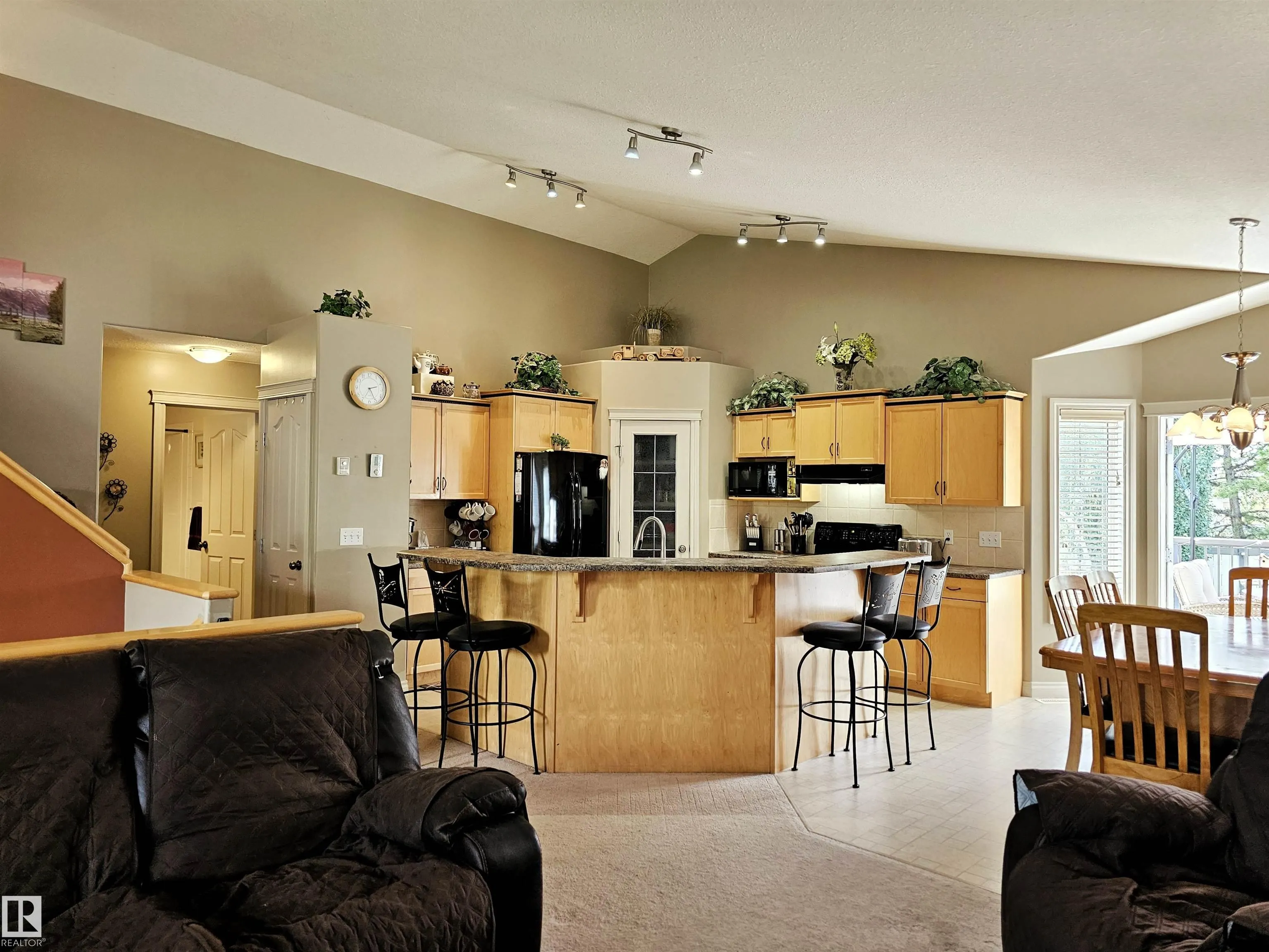 5 ALDERSON Close