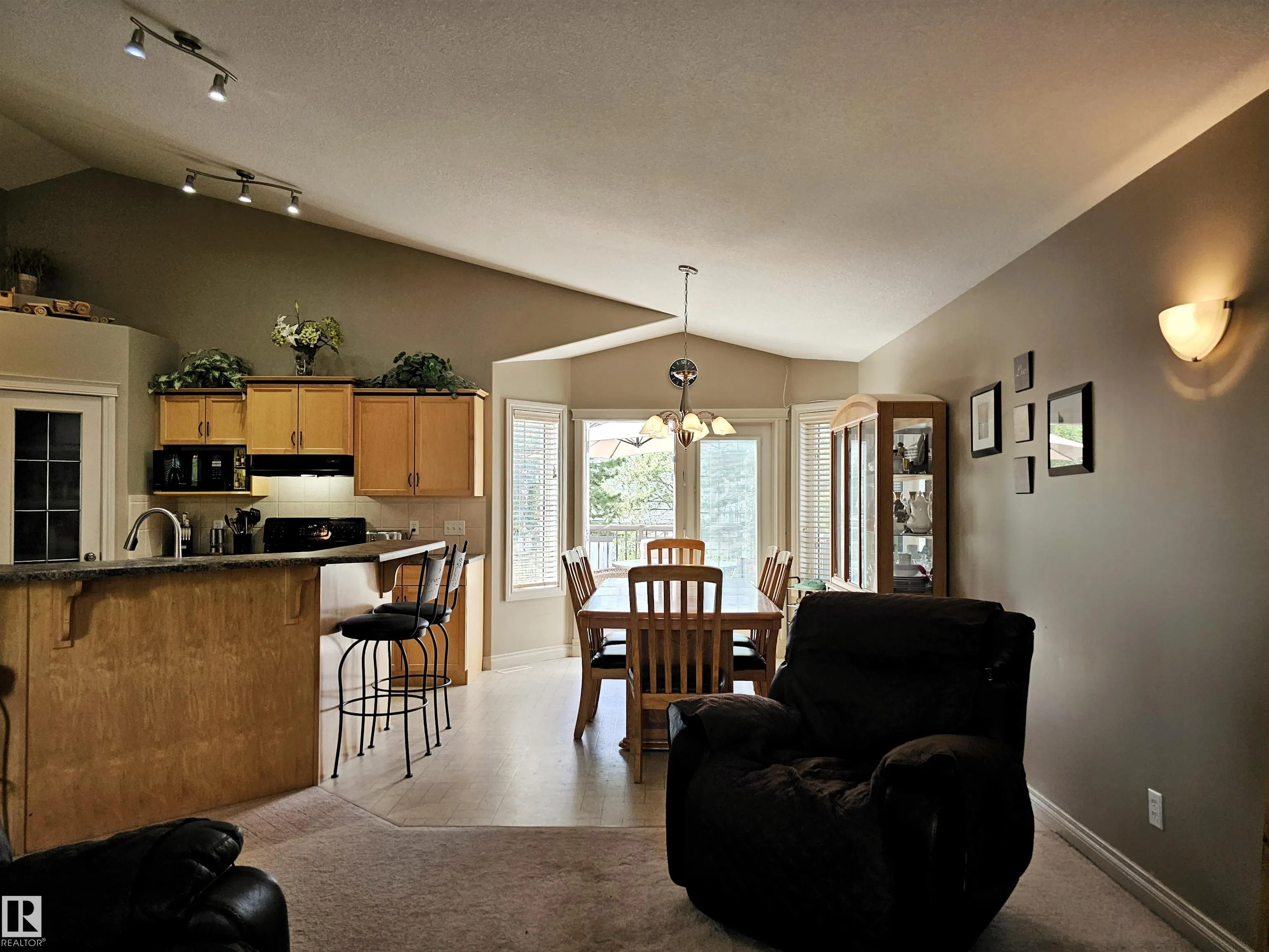 5 ALDERSON Close