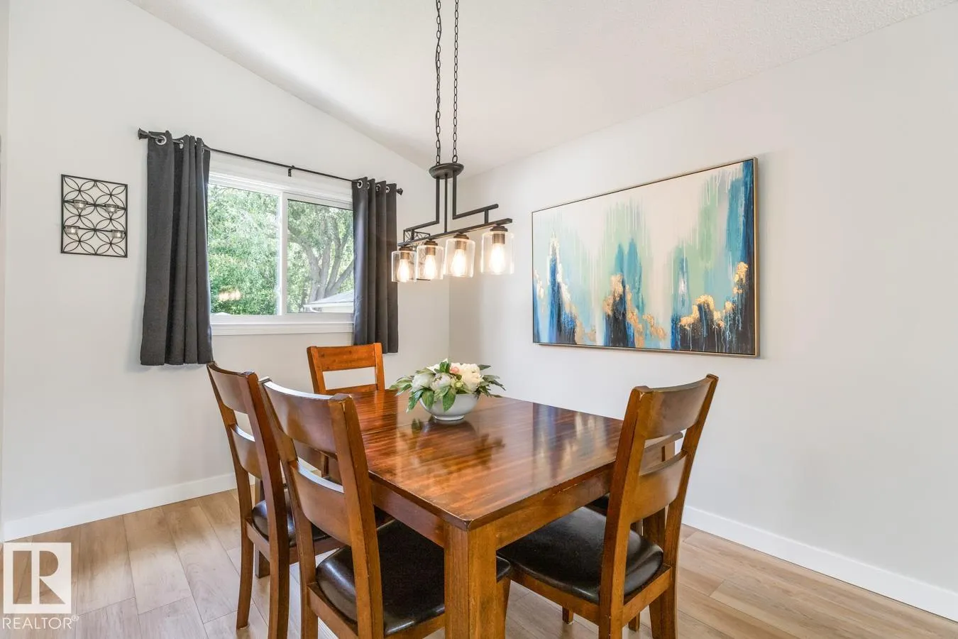 57 GARNET Crescent