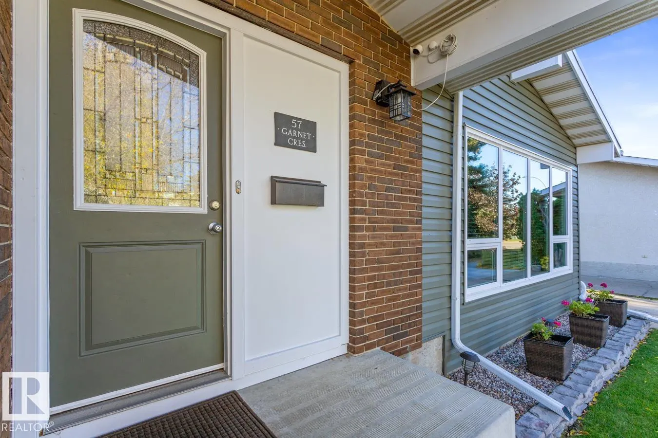 57 GARNET Crescent