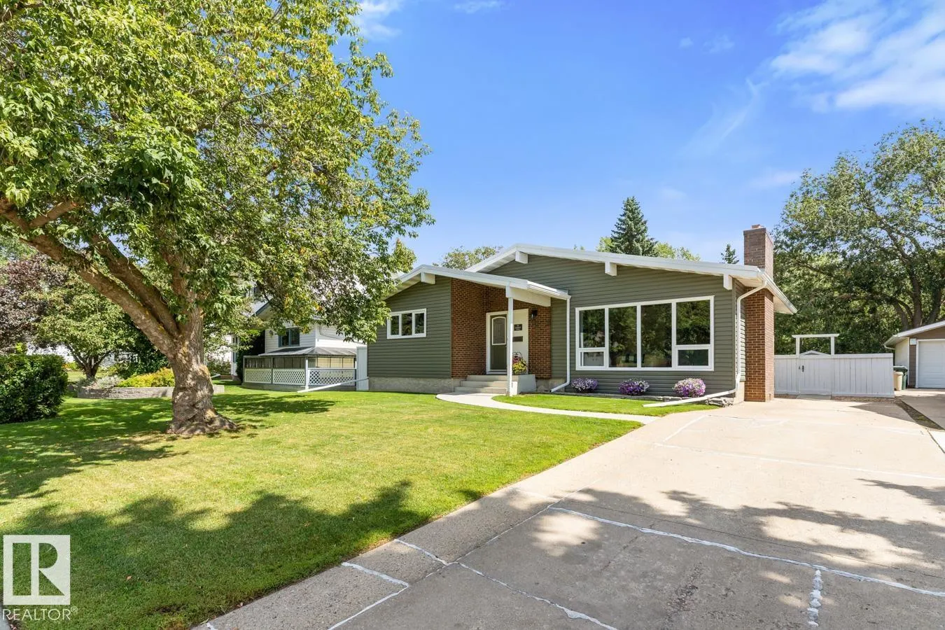 57 GARNET Crescent