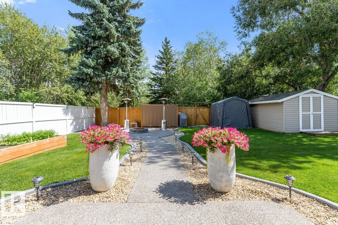 57 GARNET Crescent