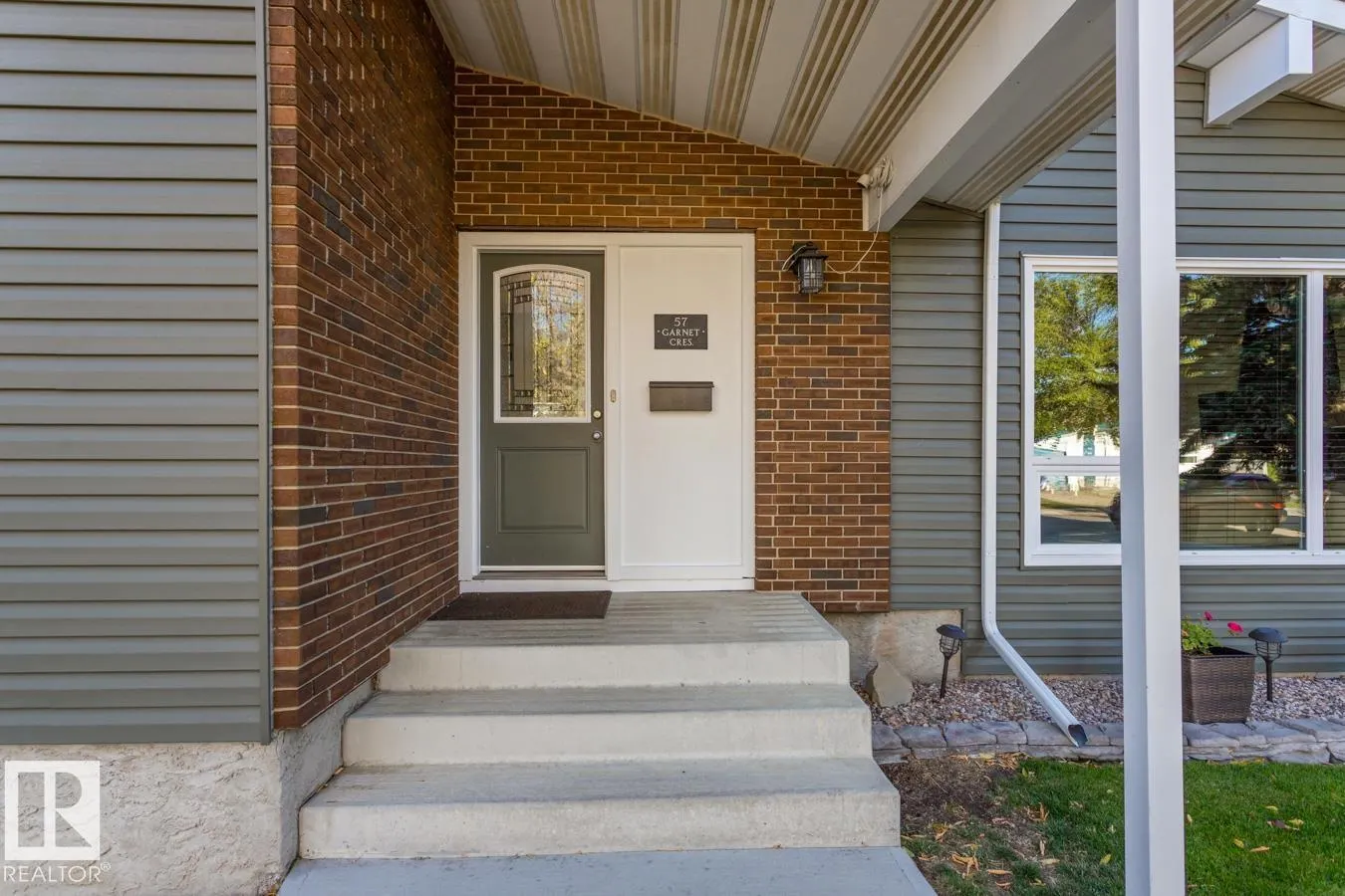 57 GARNET Crescent