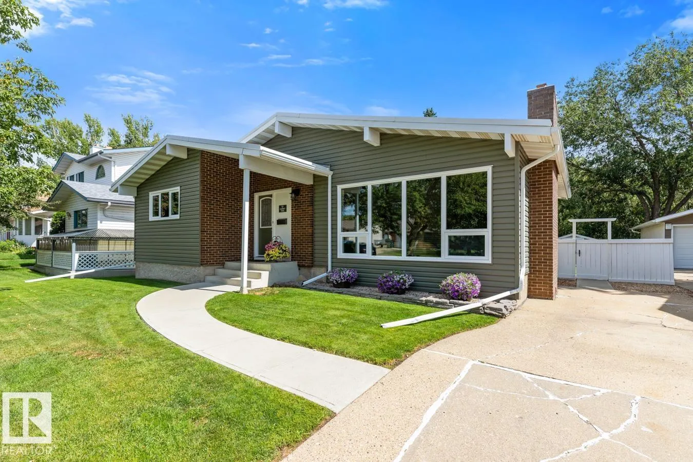 57 GARNET Crescent