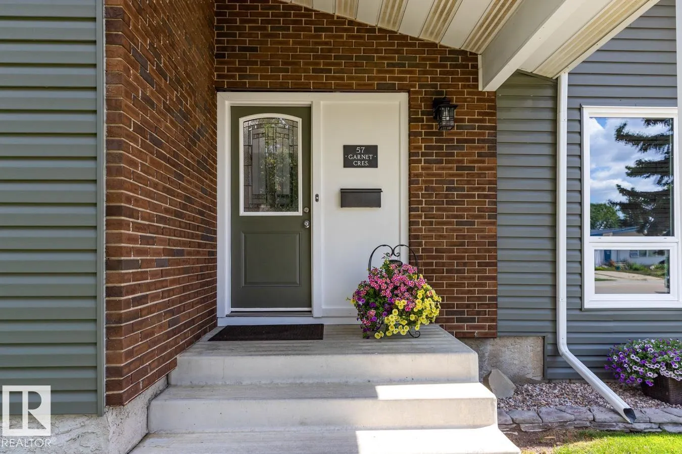 57 GARNET Crescent
