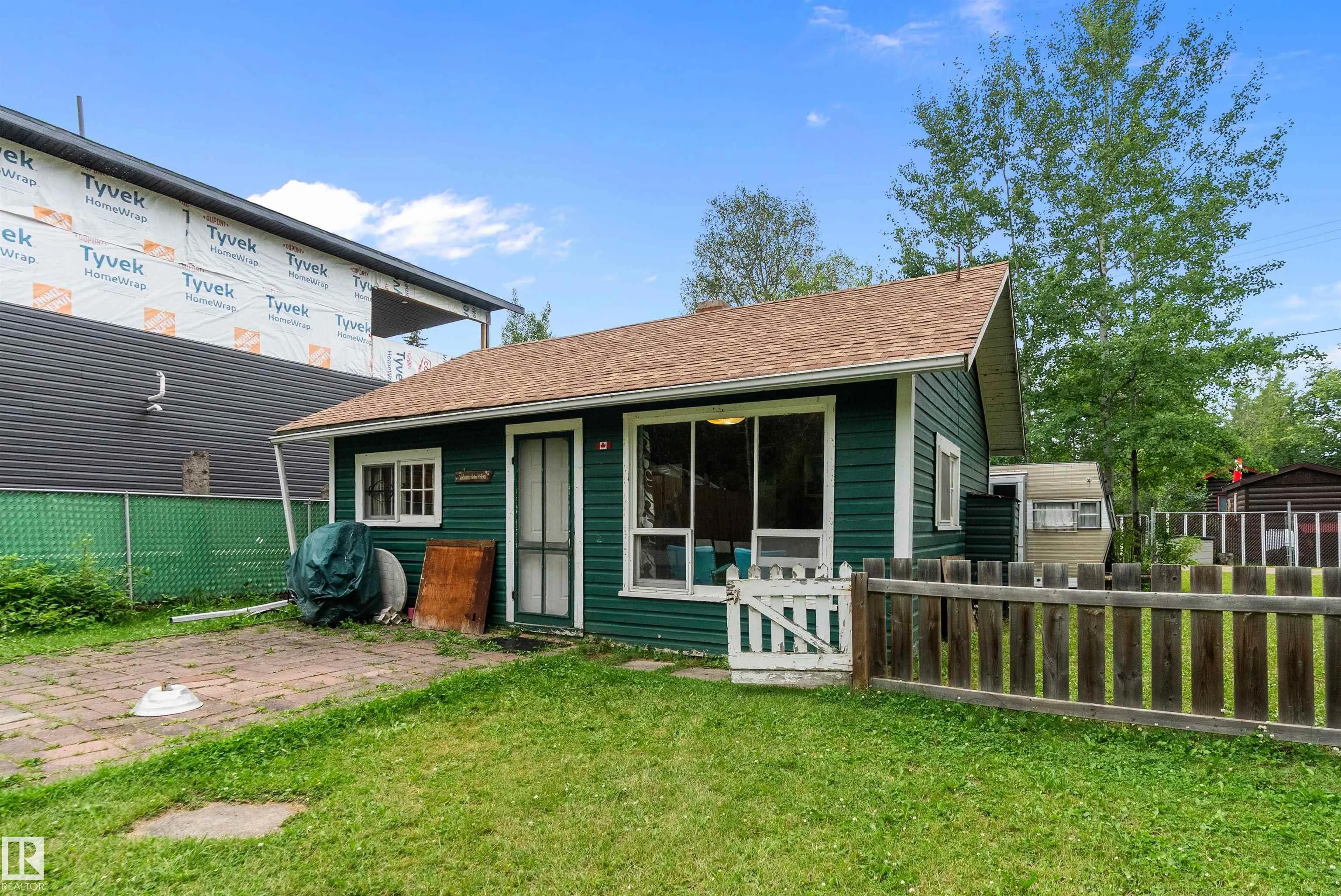 211 2nd Avenue