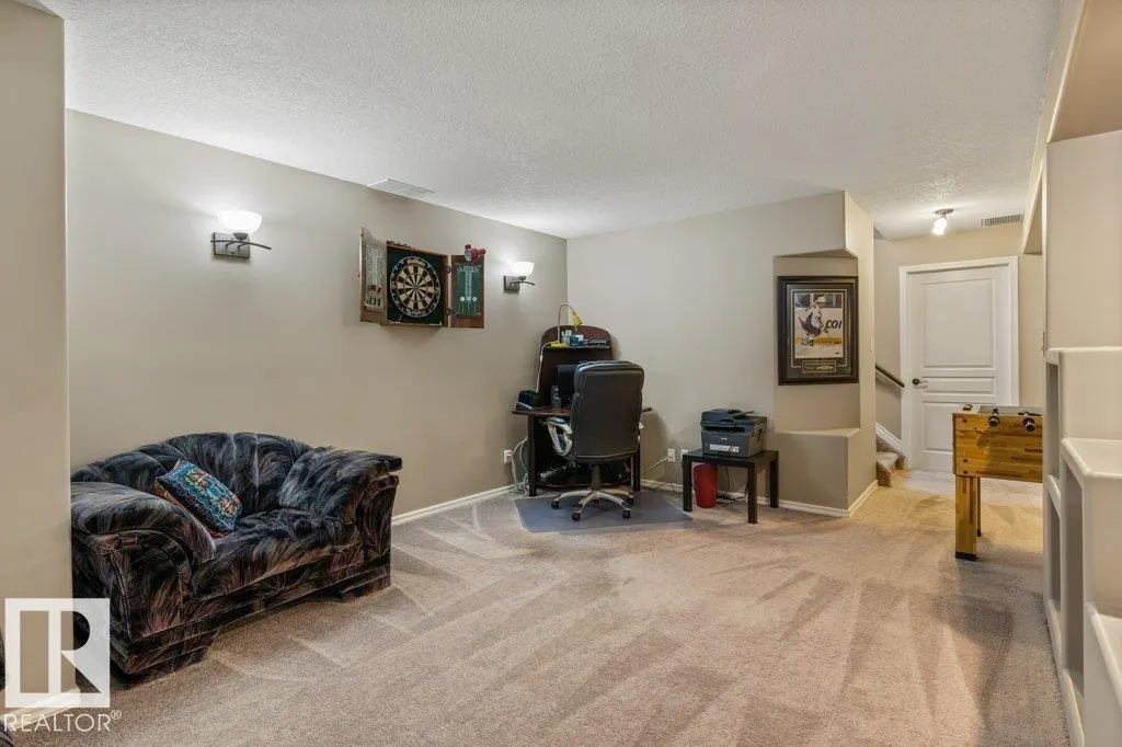 31 EVEREST Crescent
