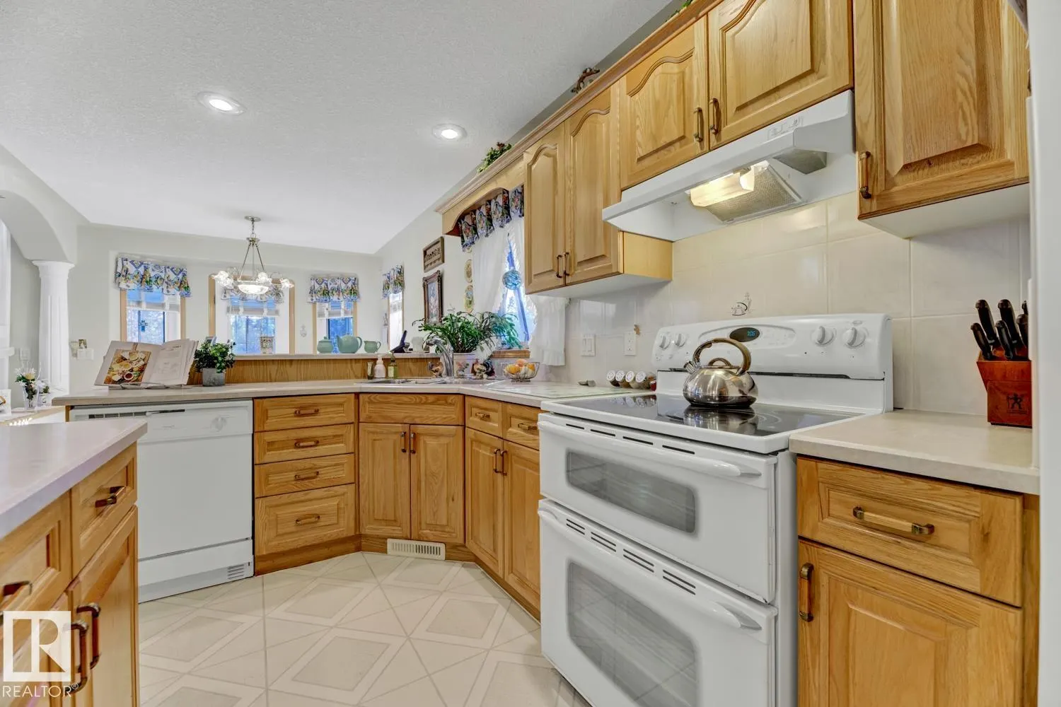 269 HAWKVIEW Crest