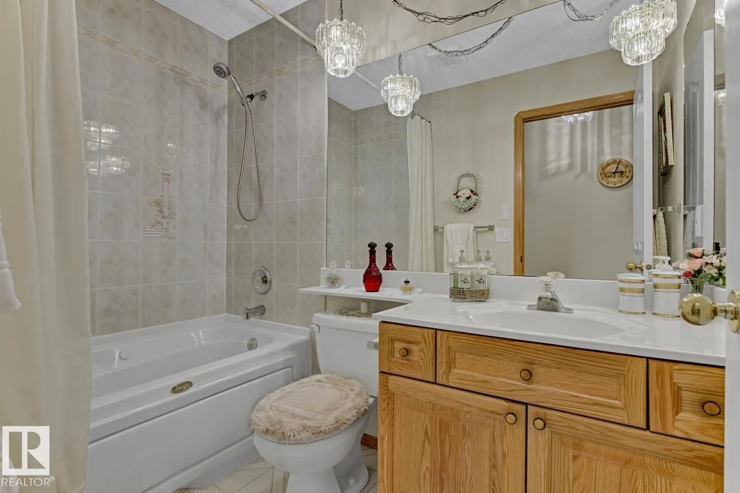269 HAWKVIEW Crest