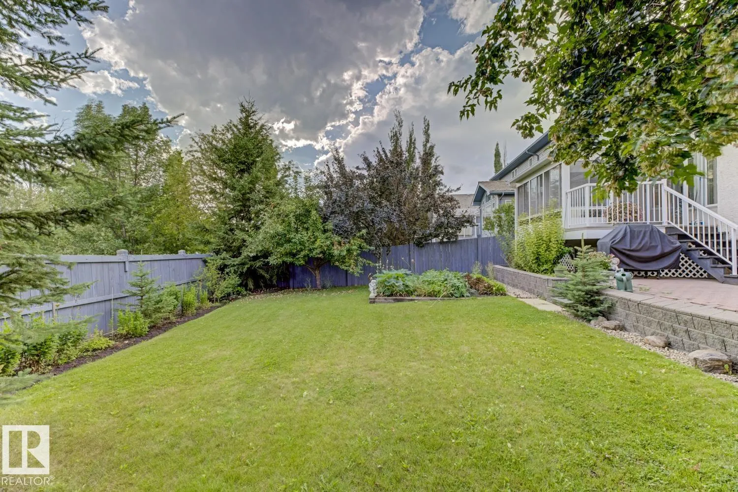 269 HAWKVIEW Crest