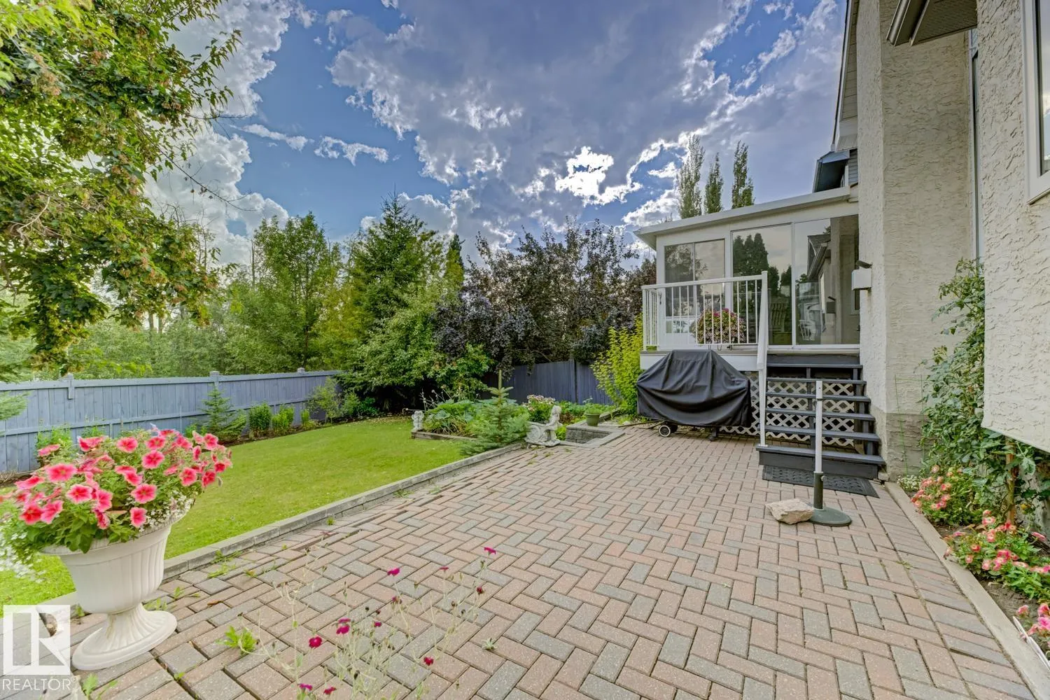 269 HAWKVIEW Crest