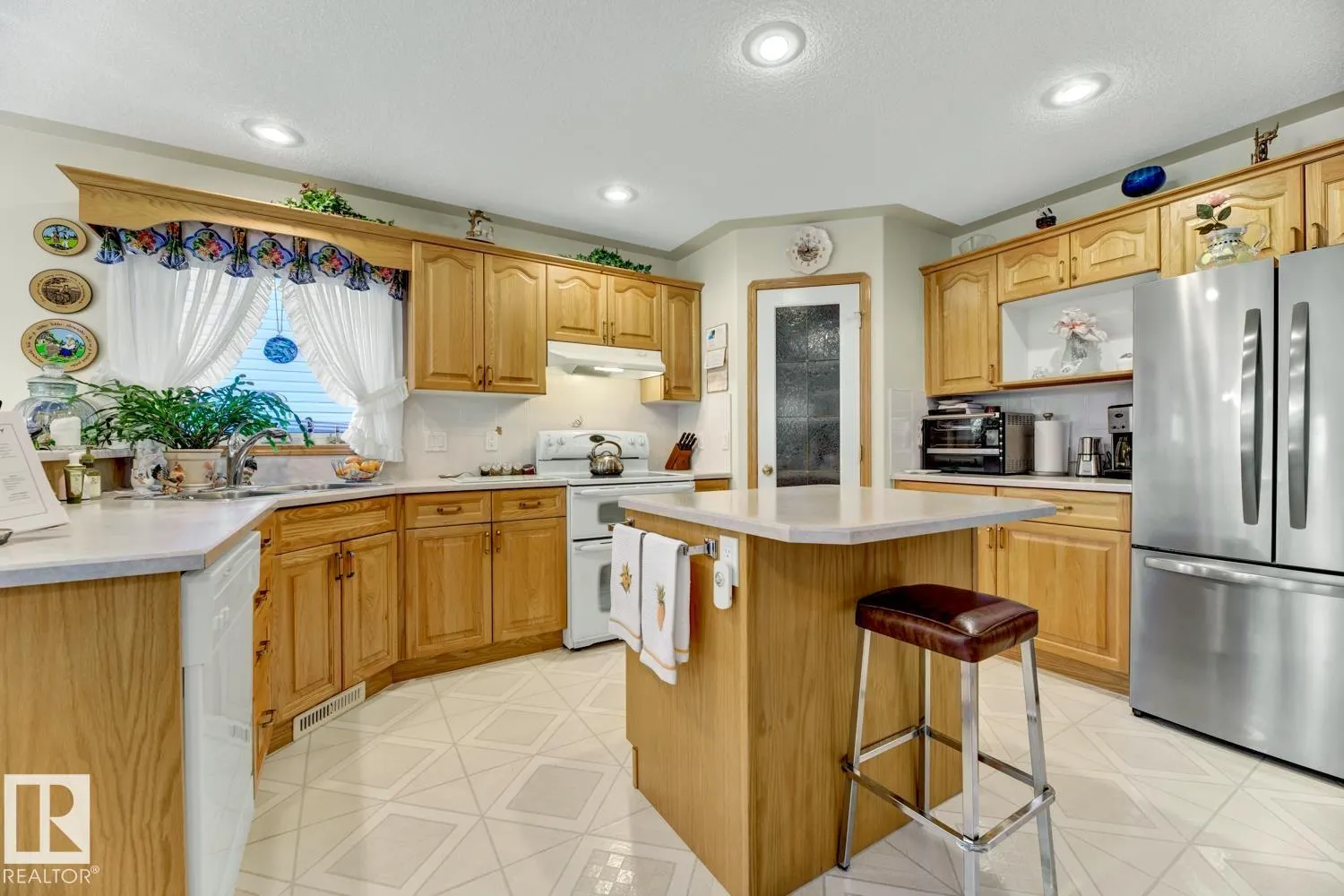 269 HAWKVIEW Crest