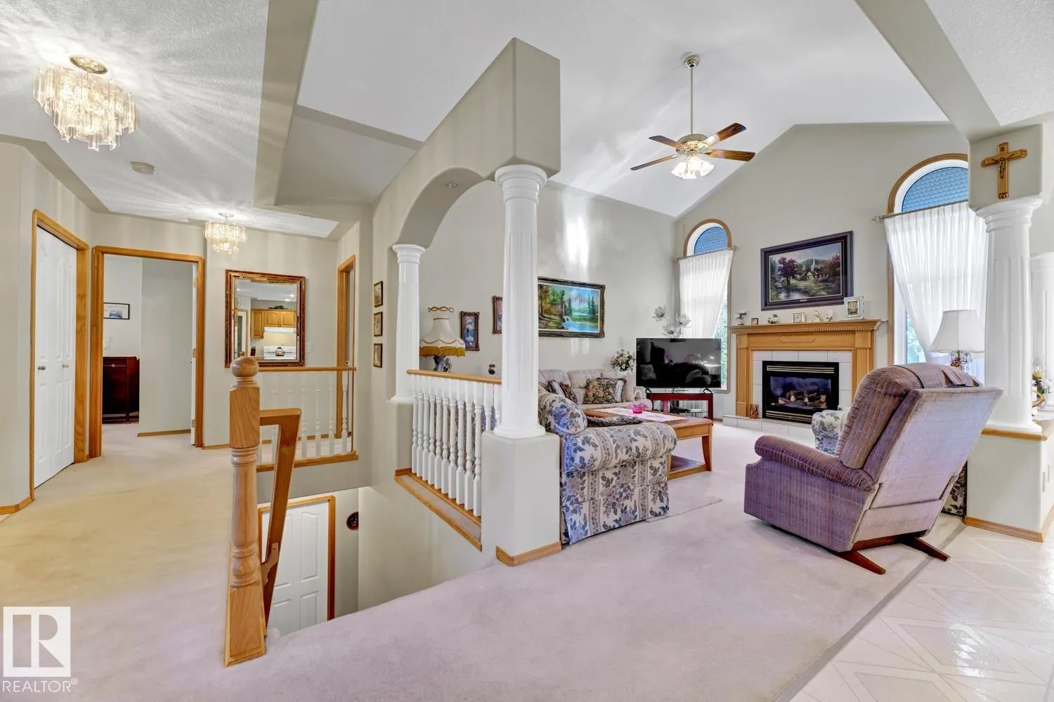 269 HAWKVIEW Crest