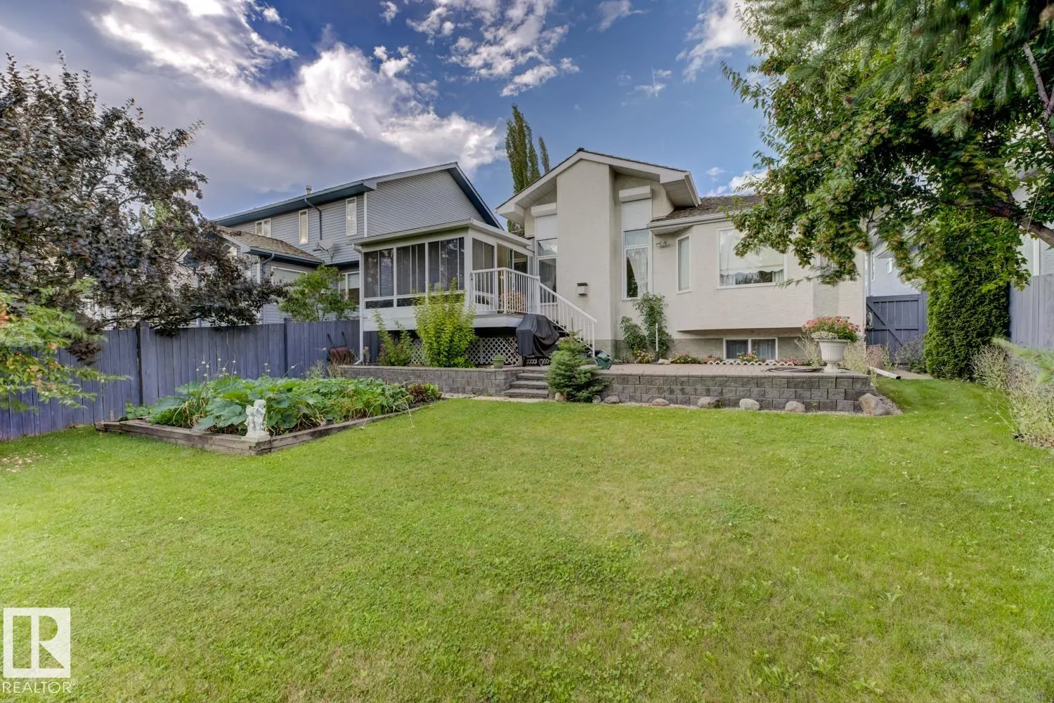 269 HAWKVIEW Crest