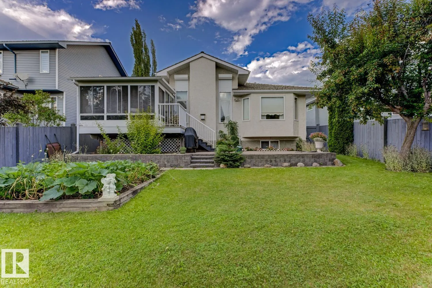 269 HAWKVIEW Crest