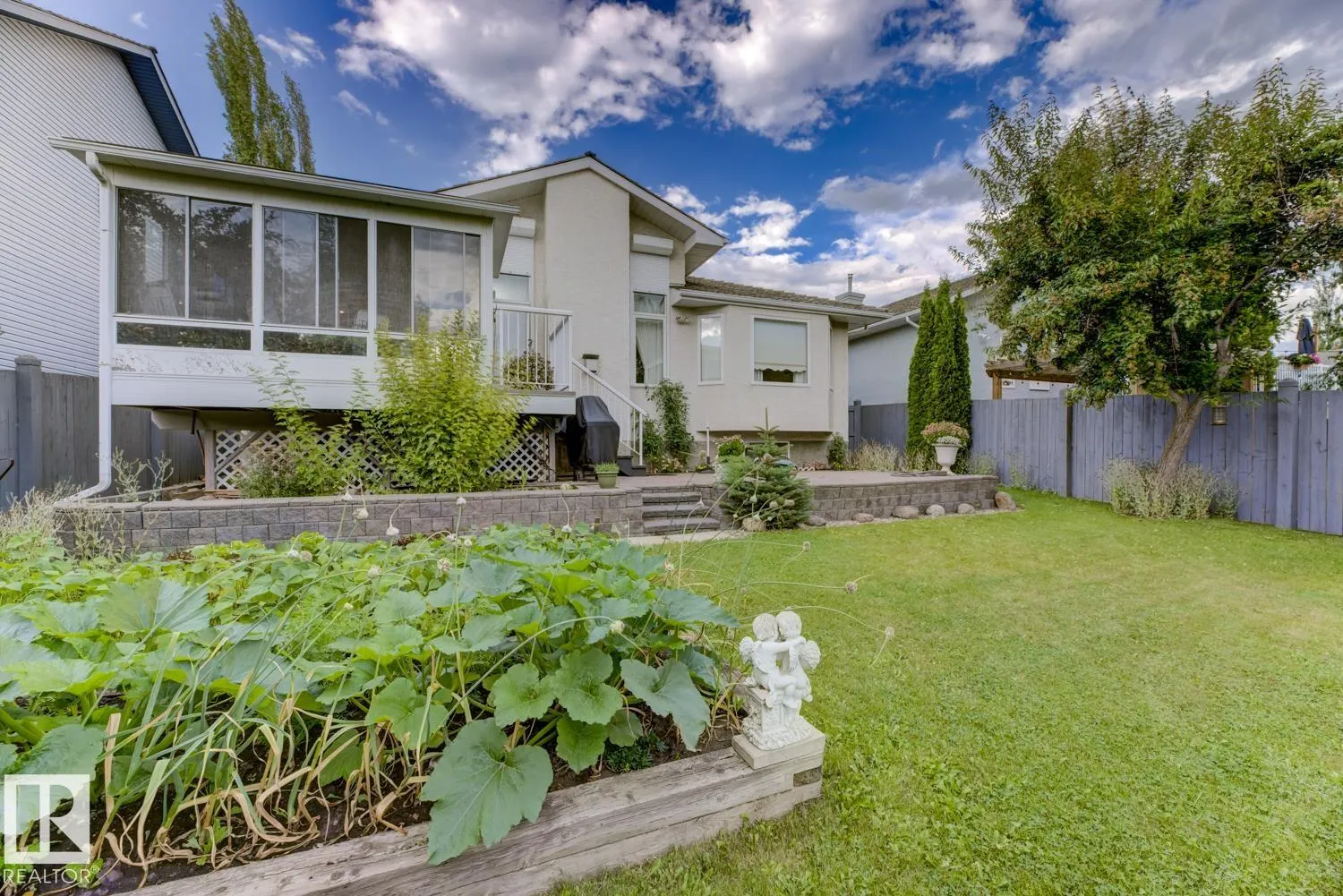 269 HAWKVIEW Crest