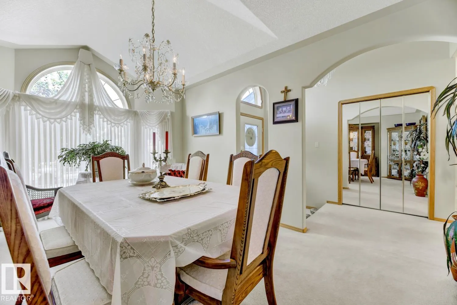 269 HAWKVIEW Crest