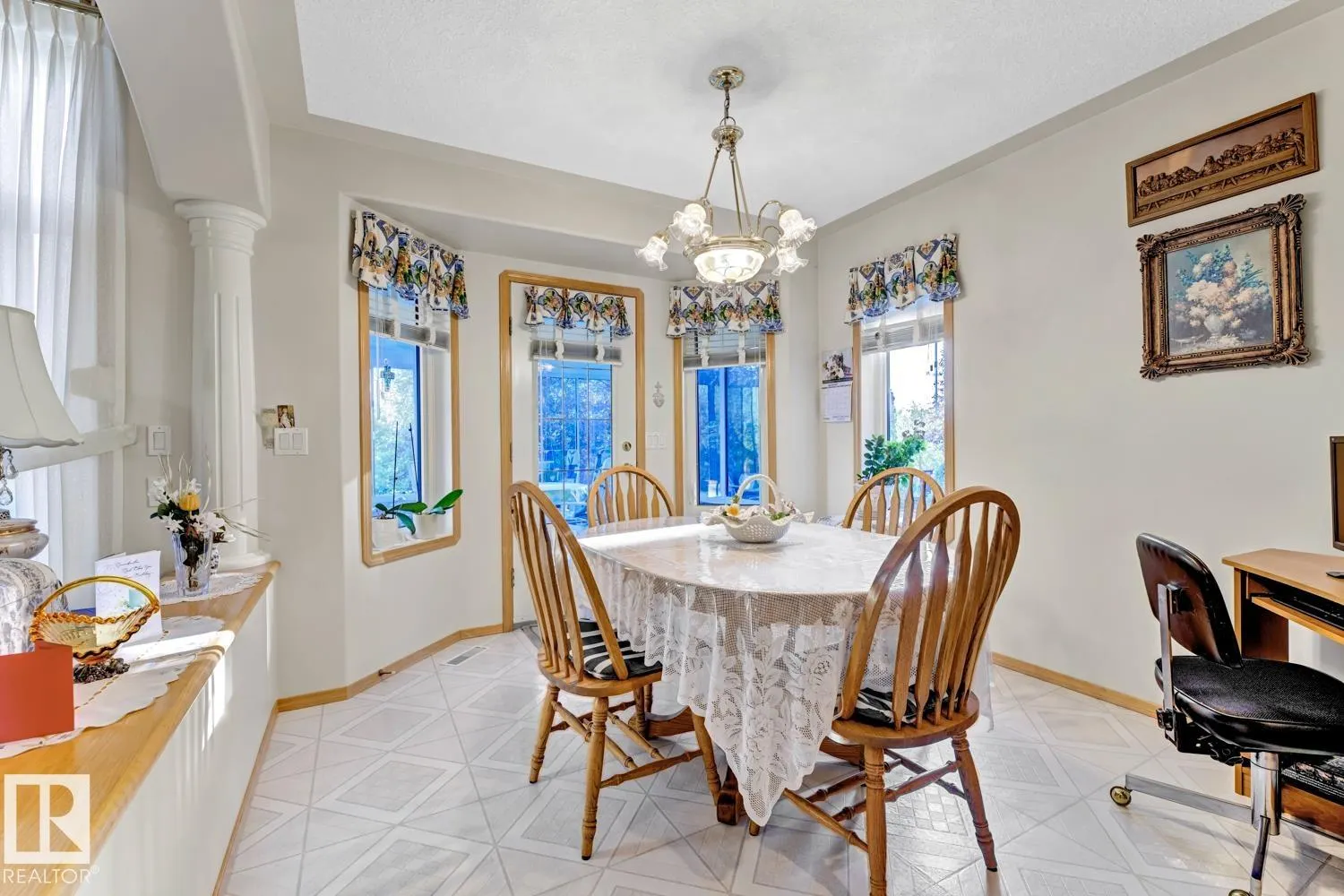 269 HAWKVIEW Crest
