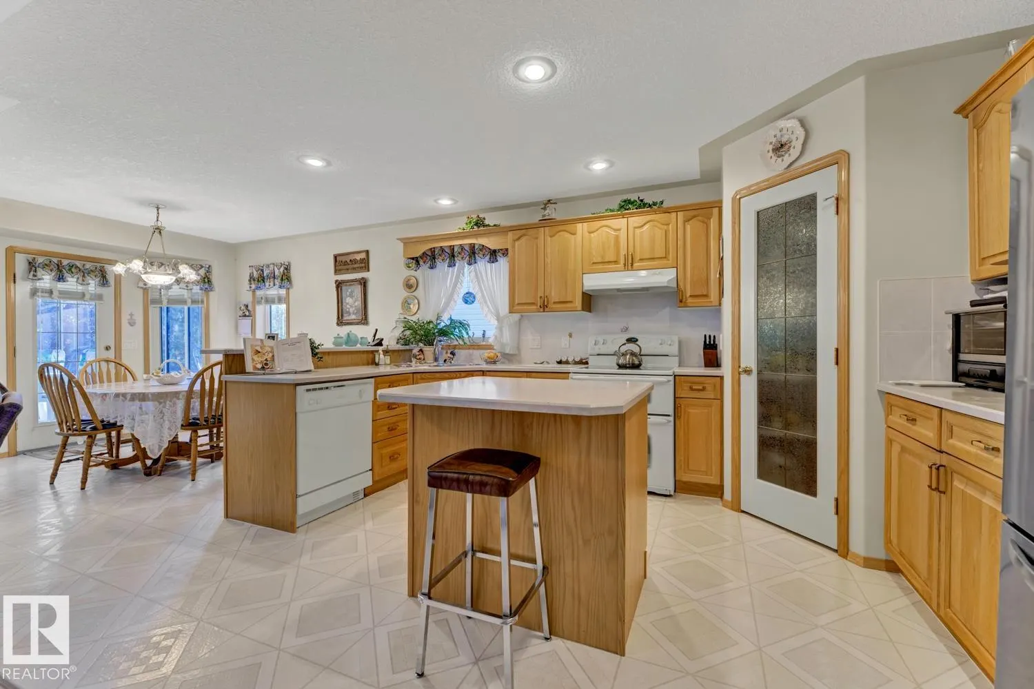 269 HAWKVIEW Crest