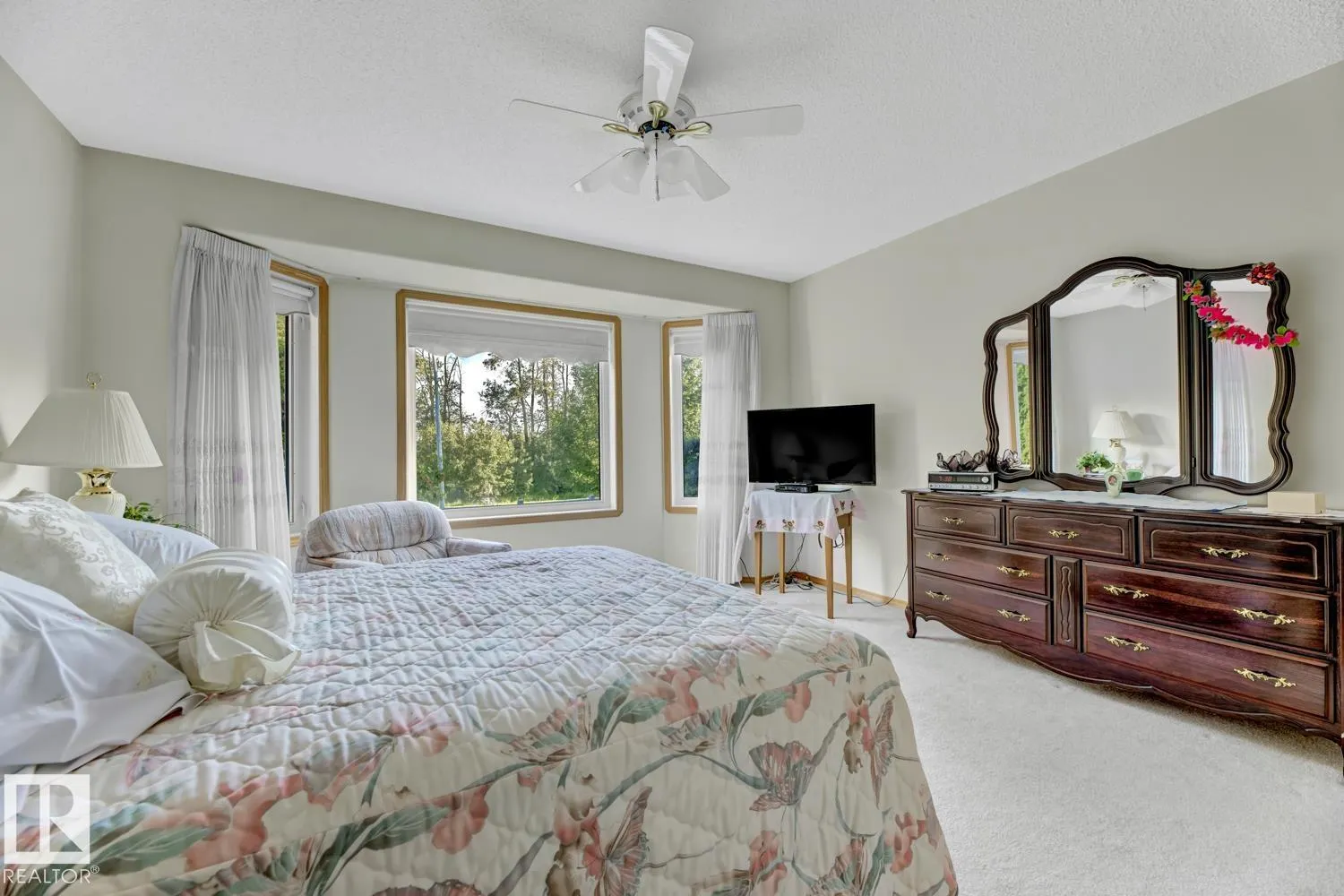 269 HAWKVIEW Crest