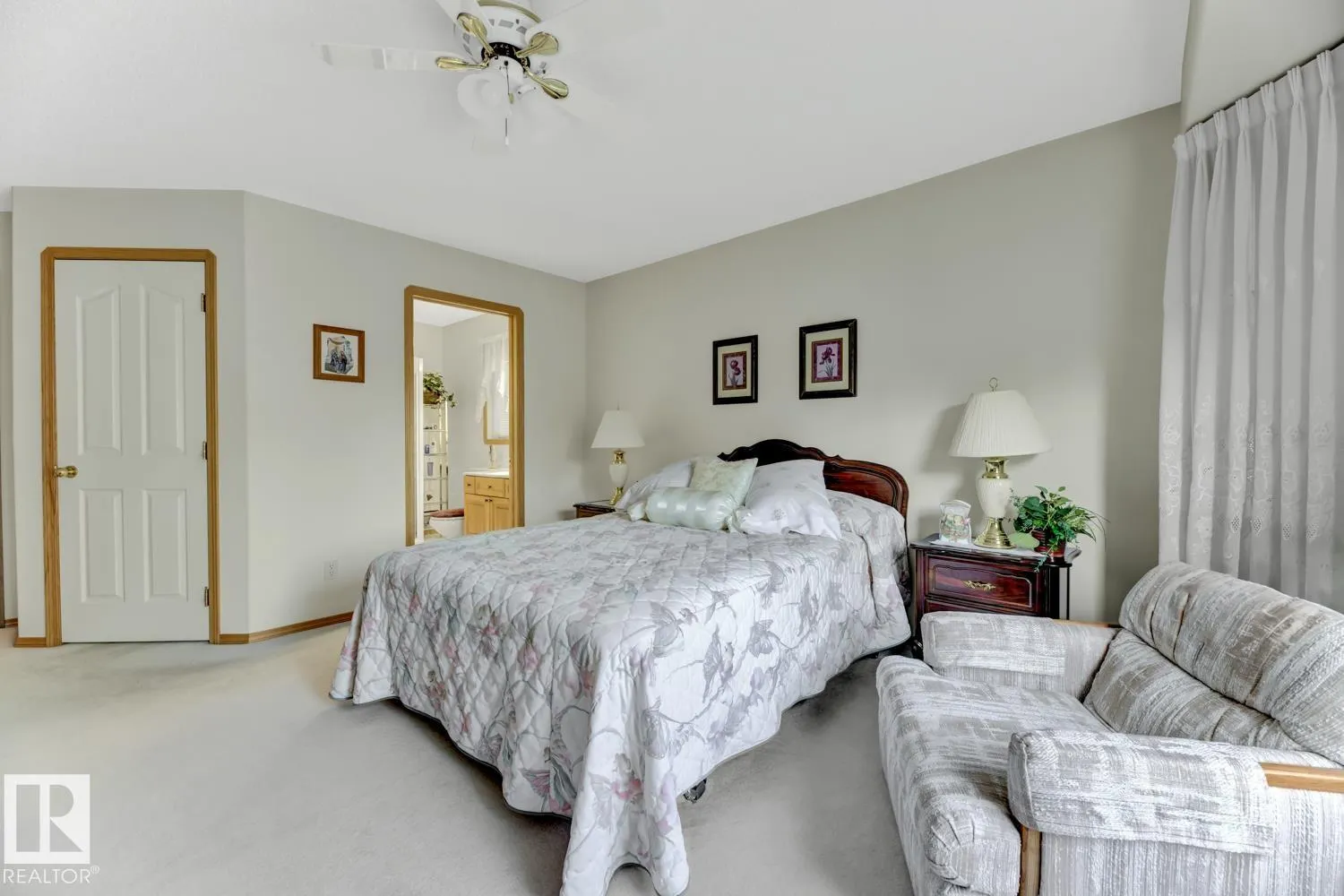 269 HAWKVIEW Crest