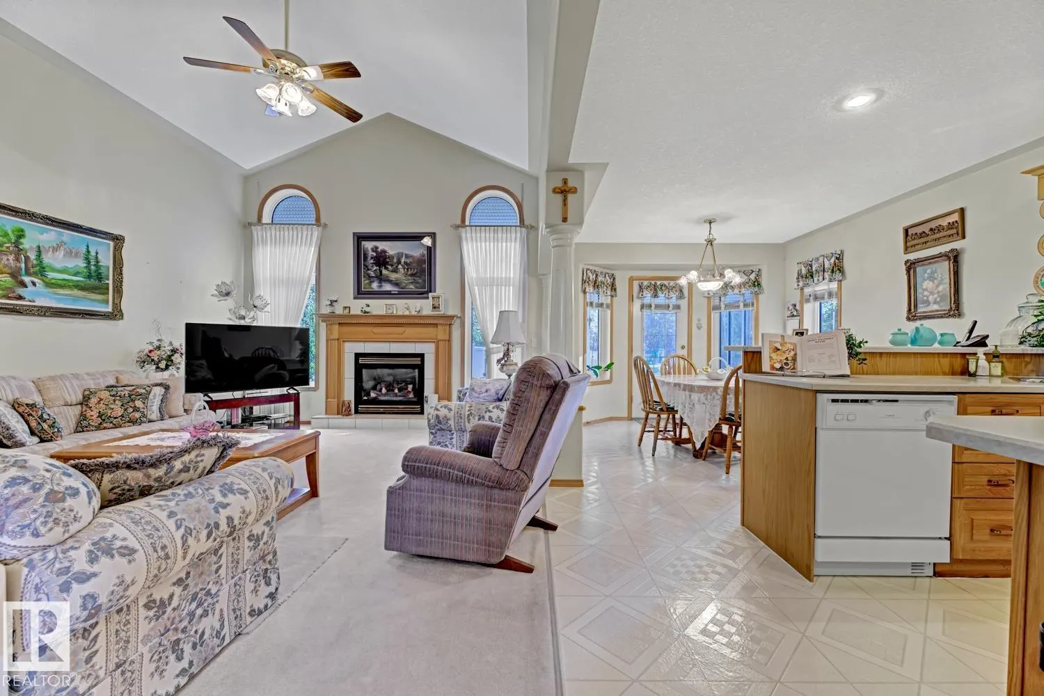 269 HAWKVIEW Crest