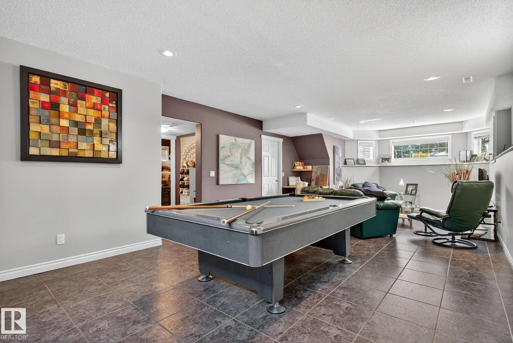 200 FORREST Drive