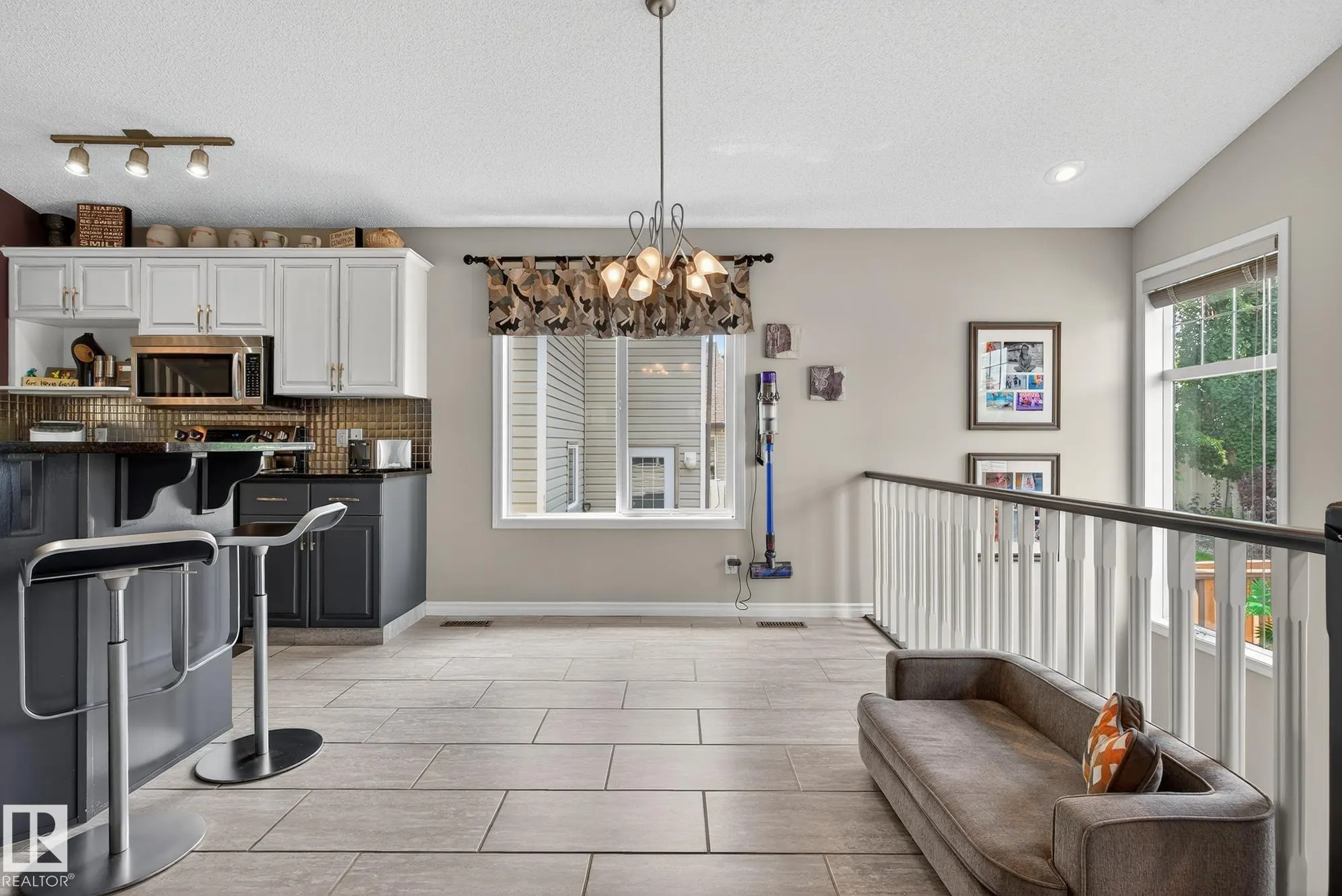 200 FORREST Drive