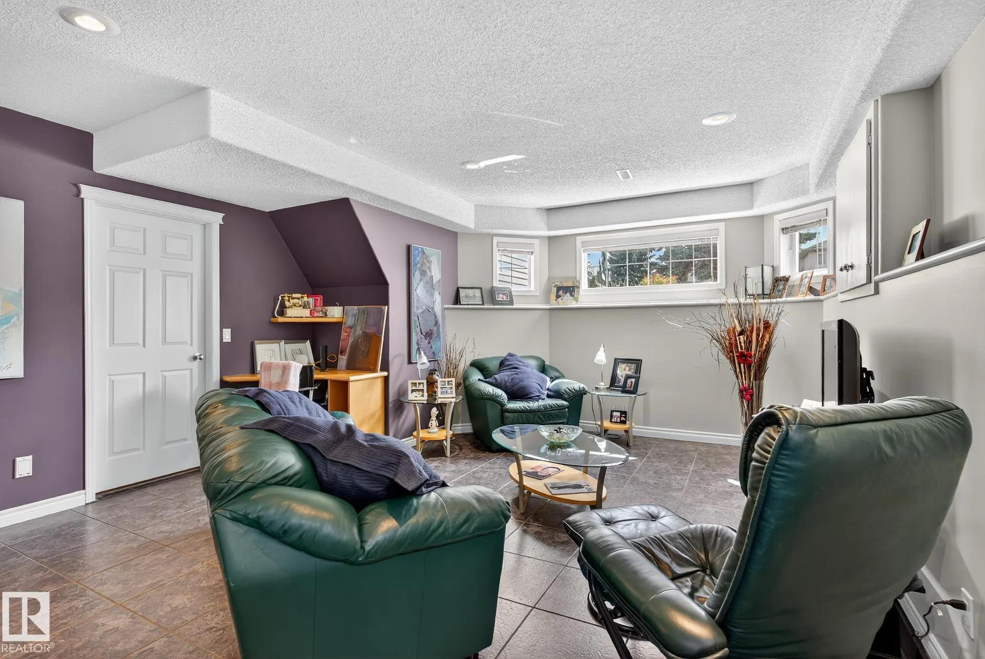 200 FORREST Drive