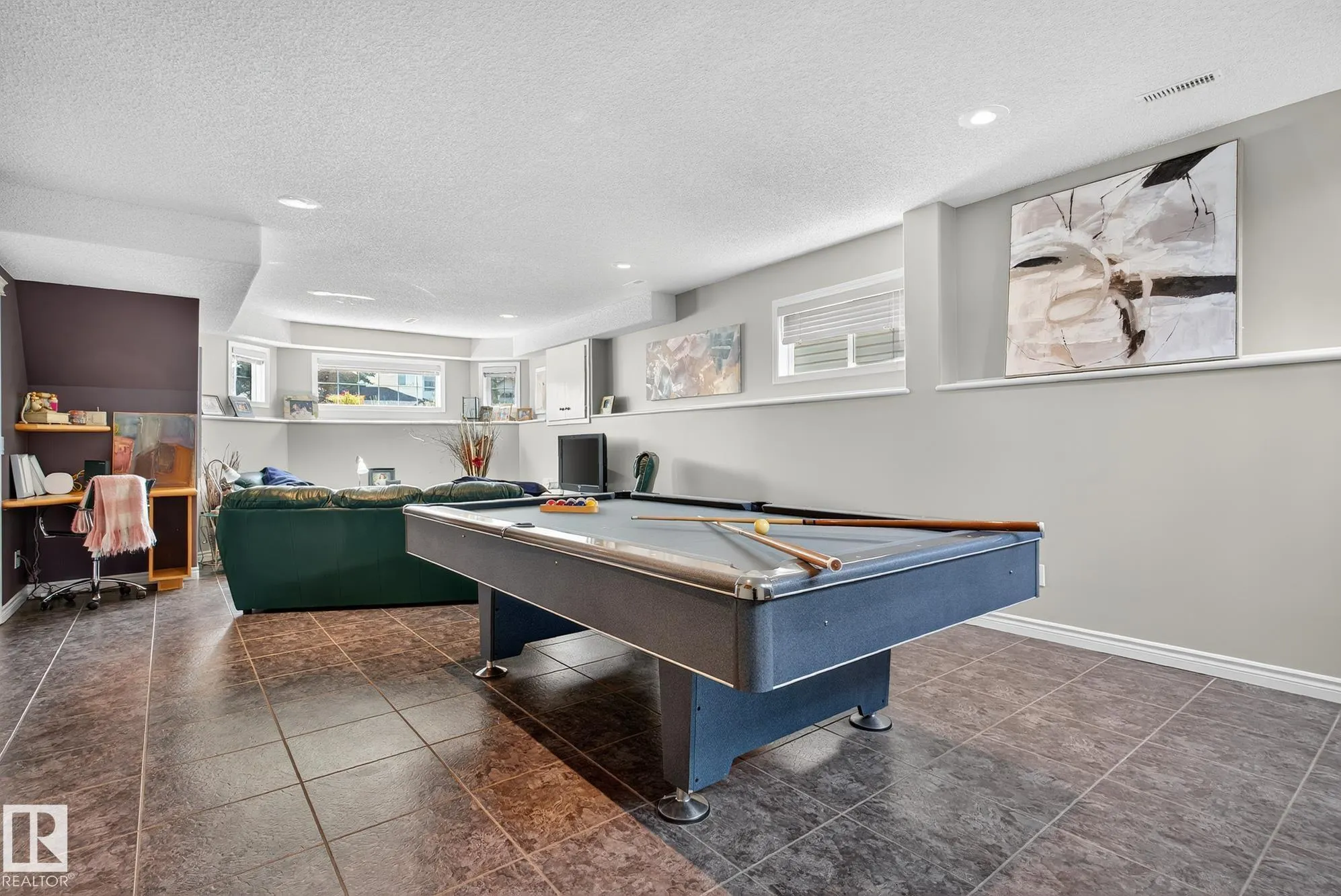 200 FORREST Drive