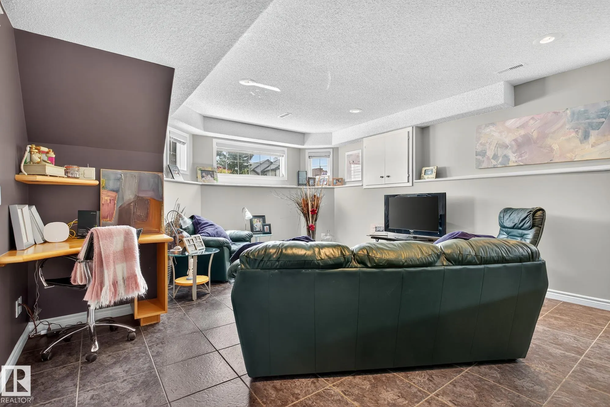 200 FORREST Drive