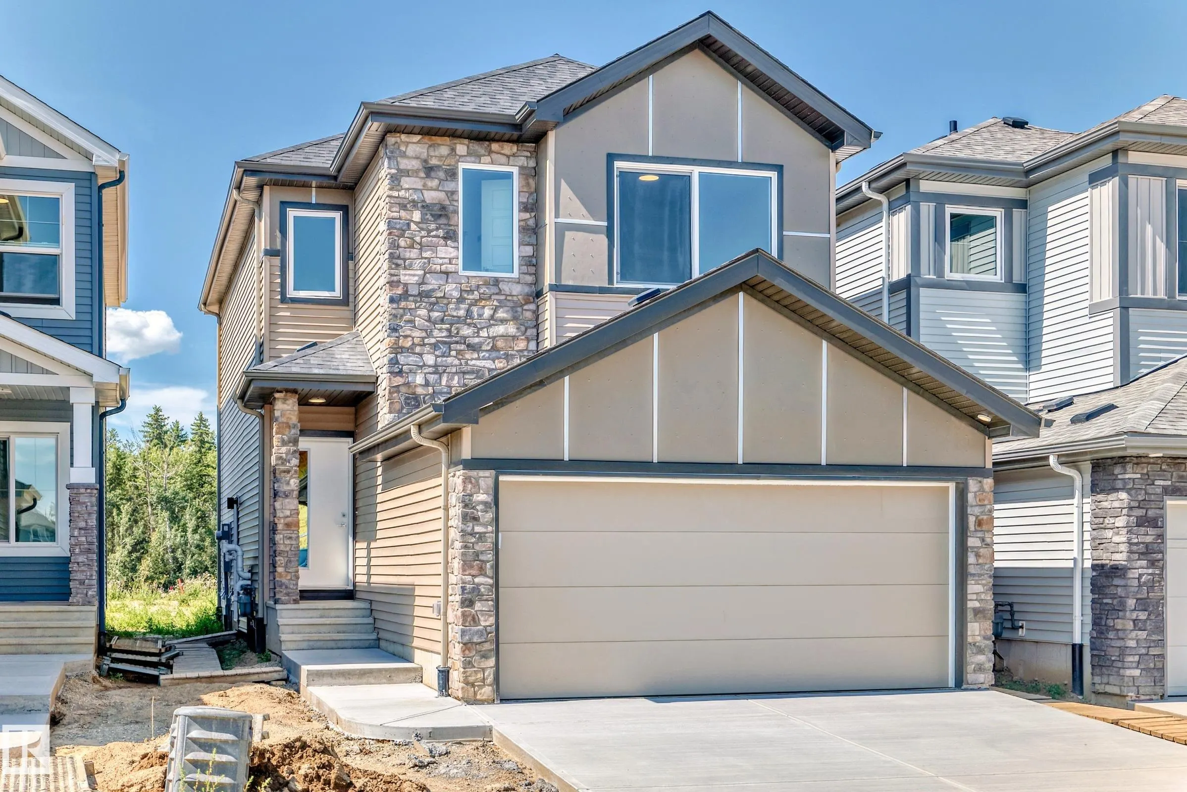 633 KINGLET Boulevard