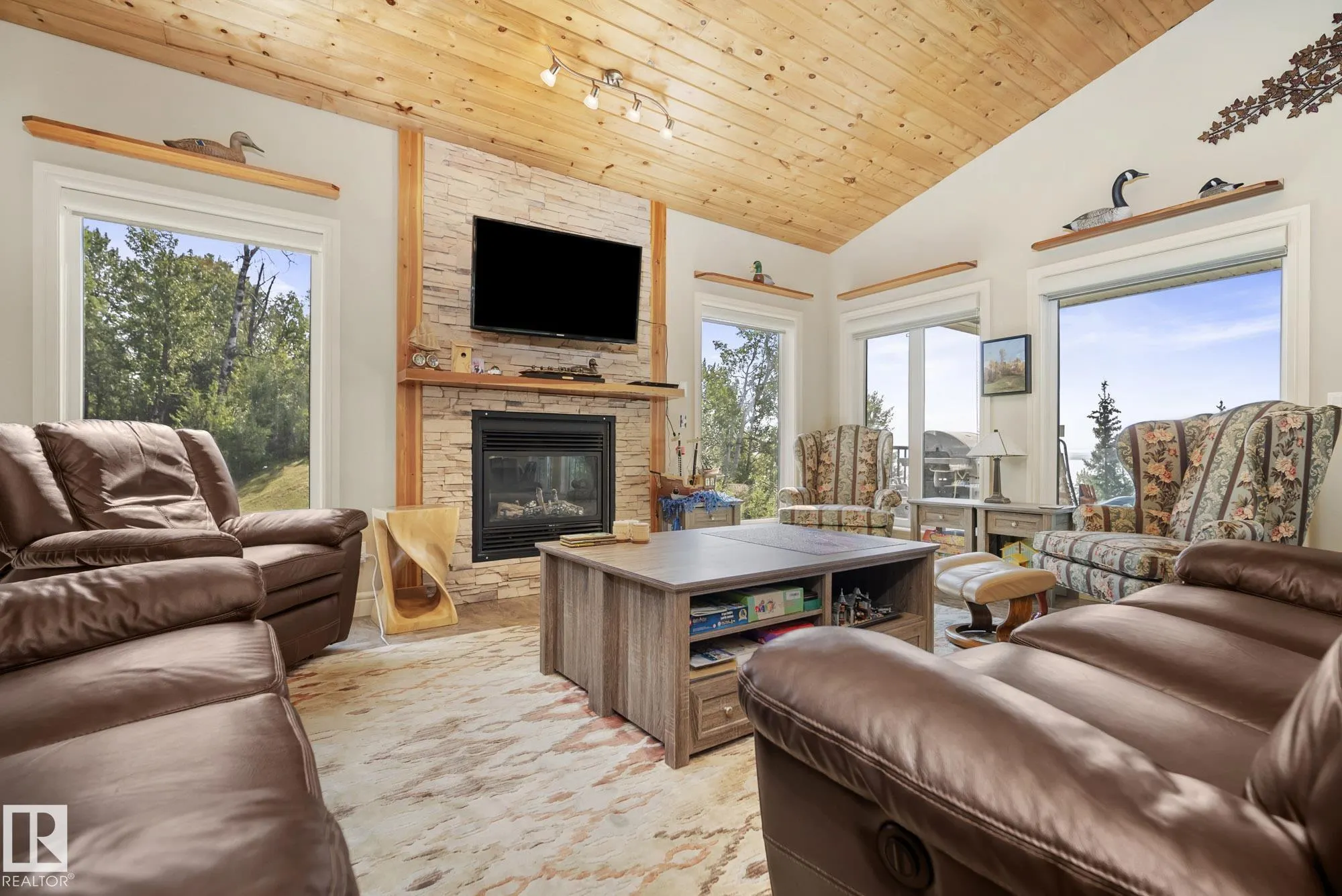 4518 LAKESHORE Road