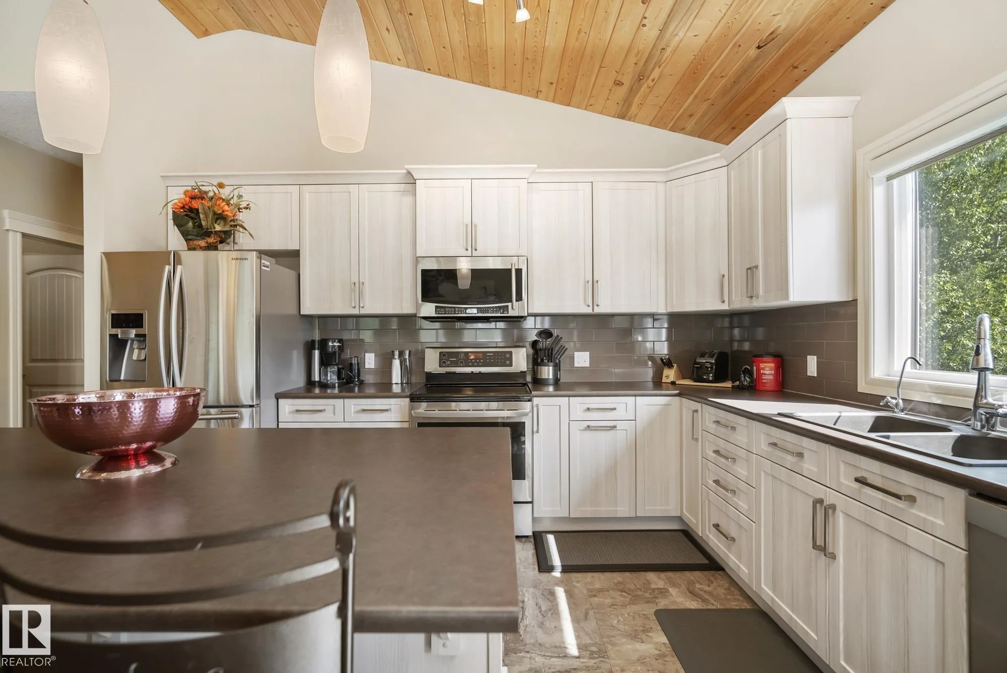 4518 LAKESHORE Road
