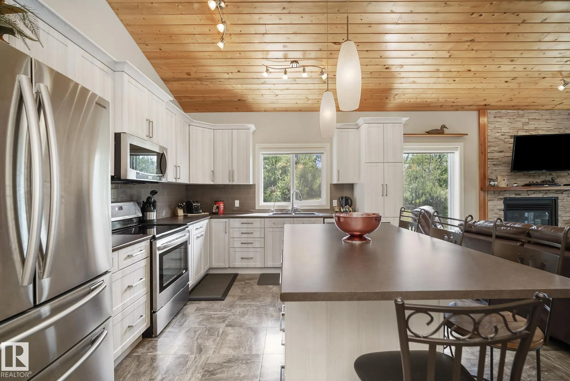 4518 LAKESHORE Road