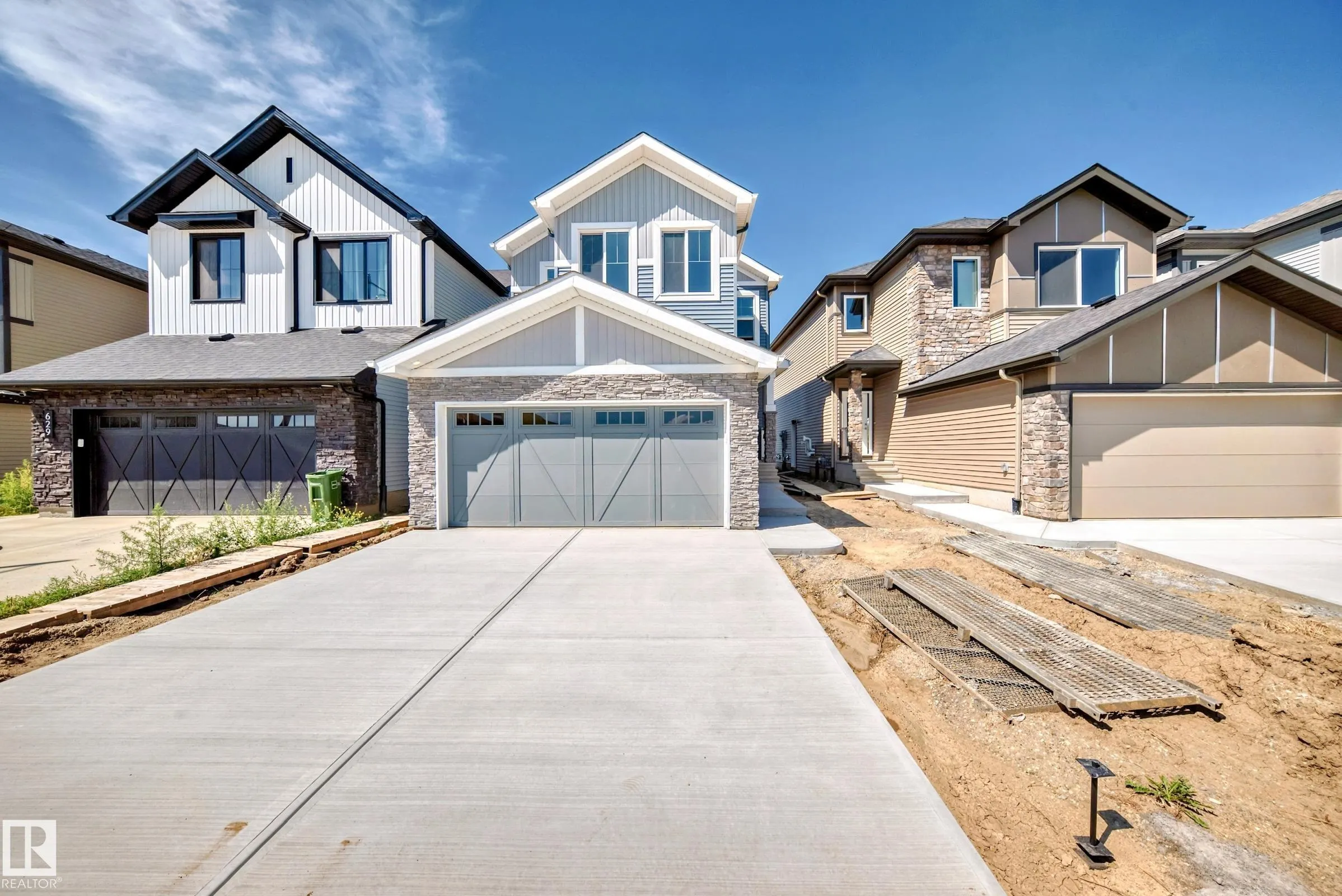 631 KINGLET Boulevard