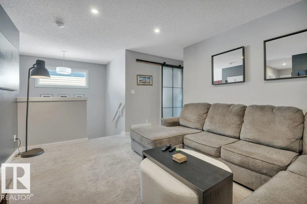 14 ROLSTON Court