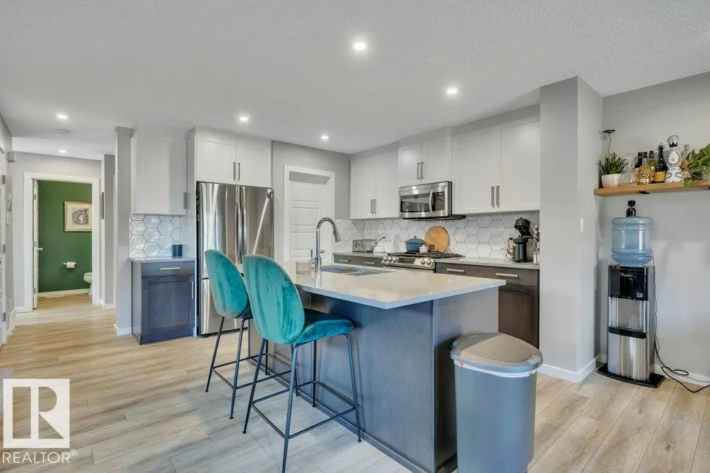 14 ROLSTON Court