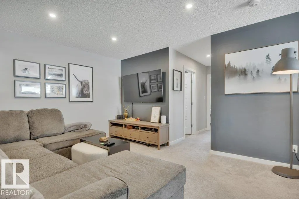 14 ROLSTON Court