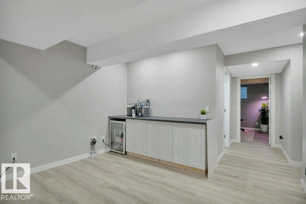 14 ROLSTON Court