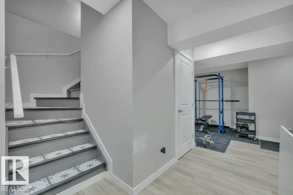 14 ROLSTON Court