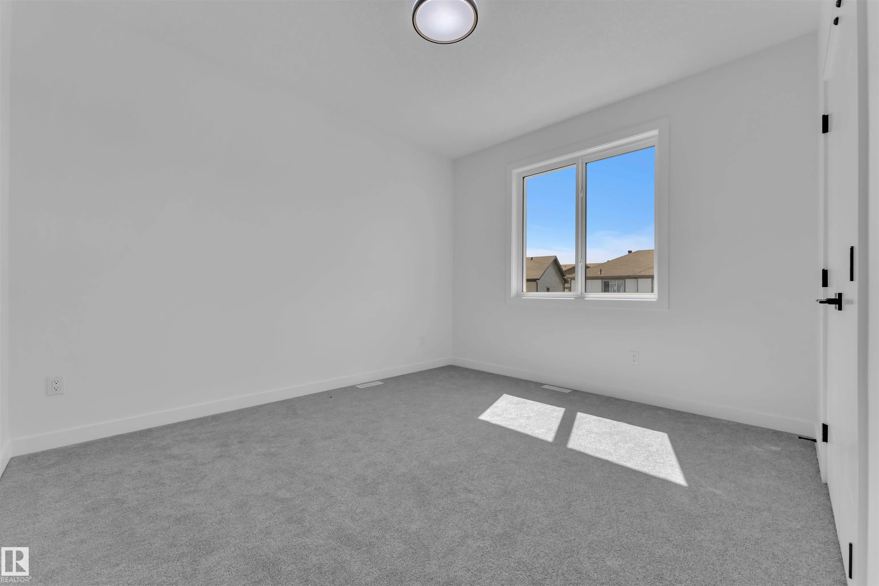121 Lilac Close
