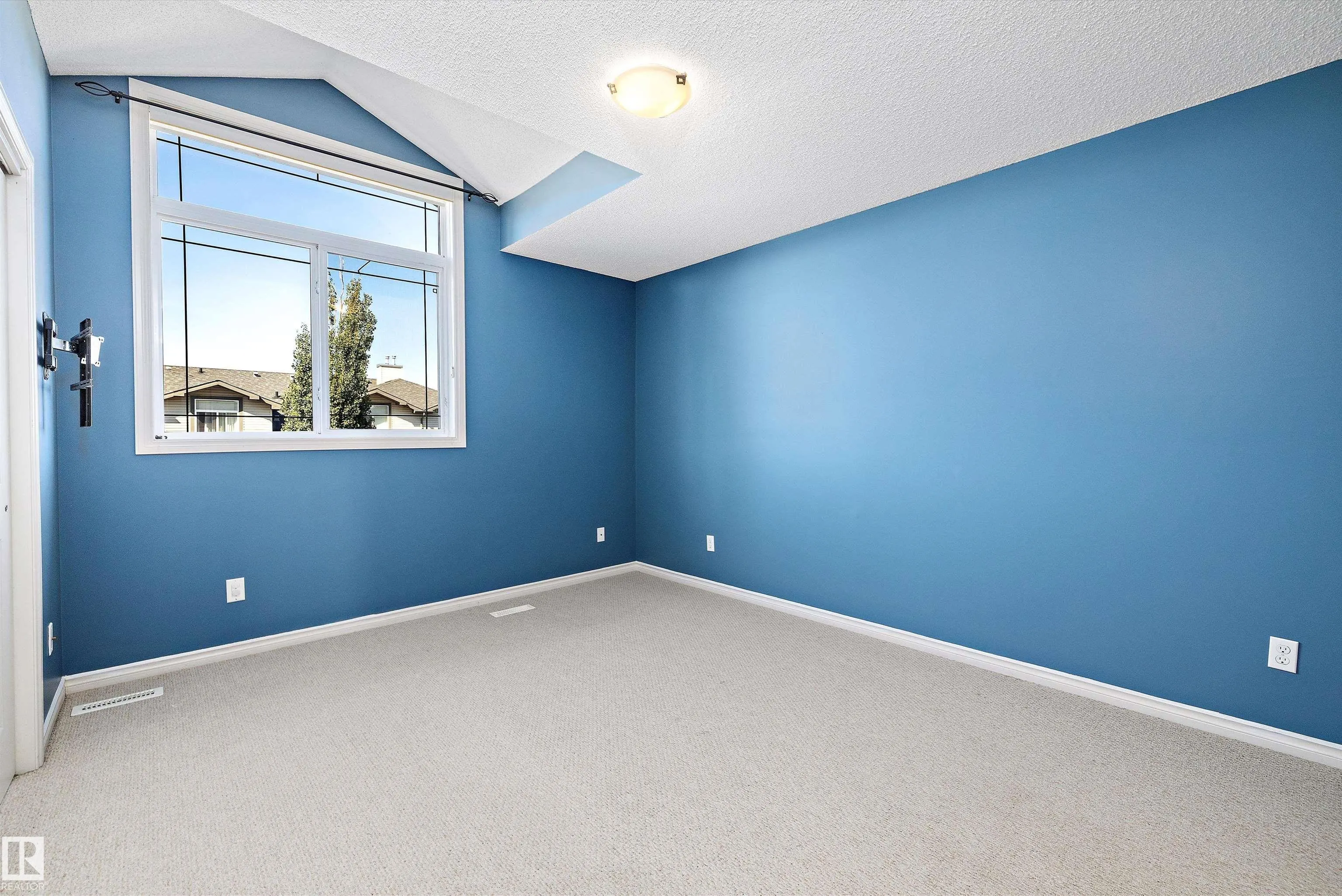 9511 102 Avenue