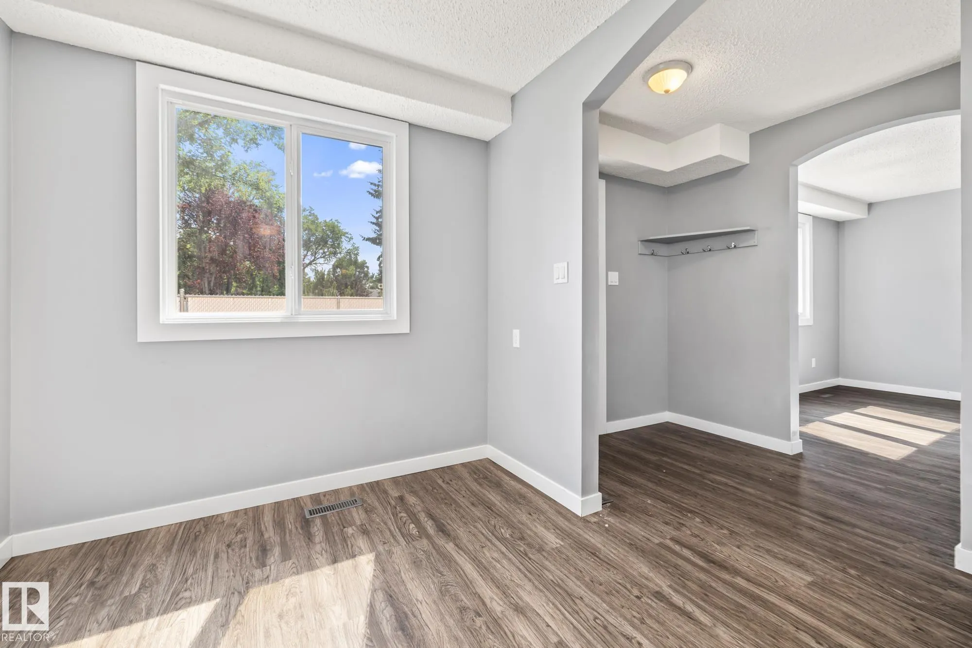2B CLAREVIEW Village