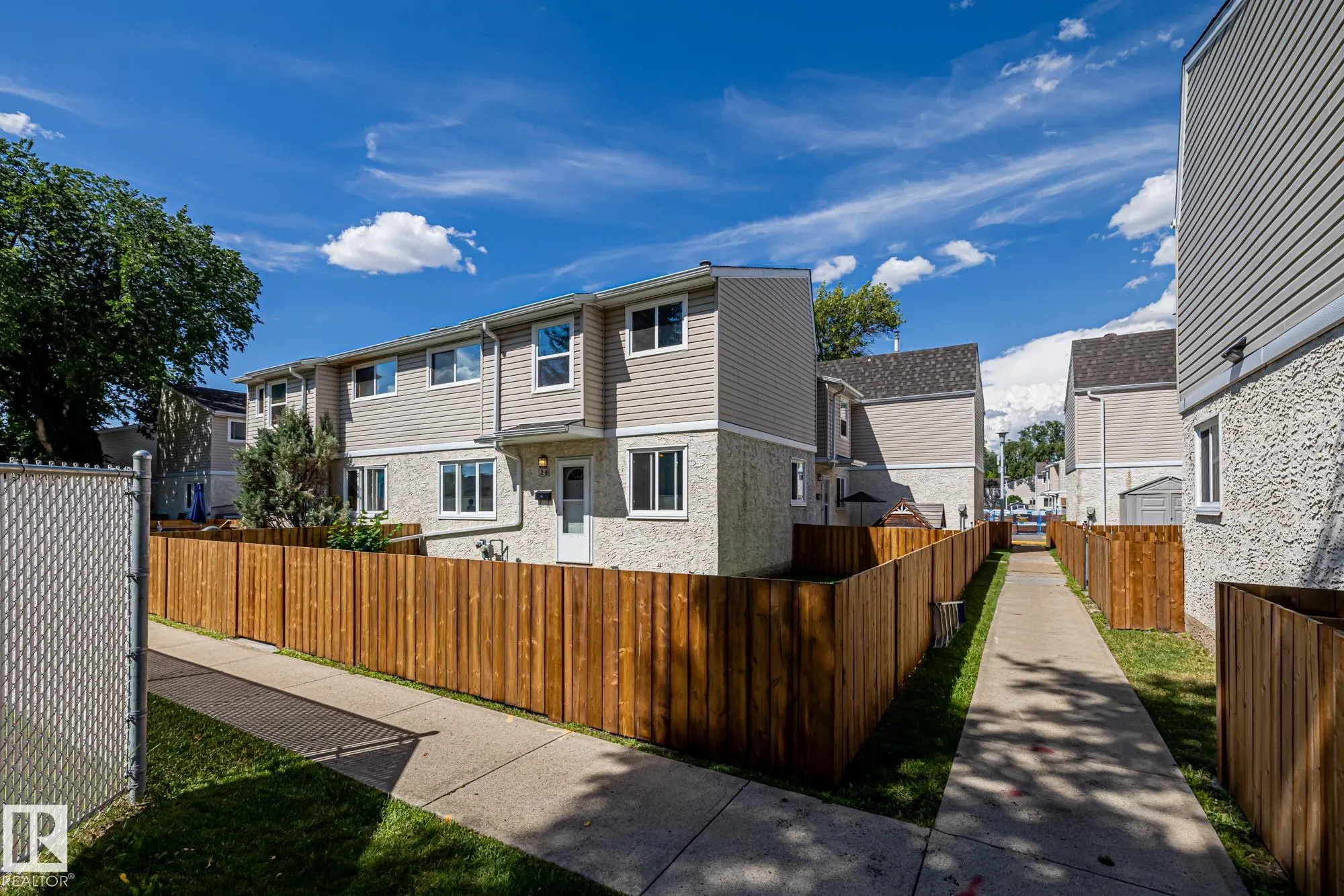 2B CLAREVIEW Village
