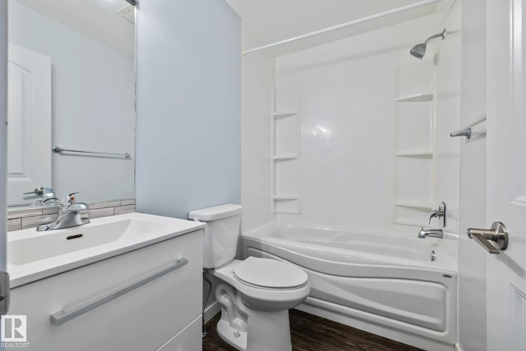 2B CLAREVIEW Village