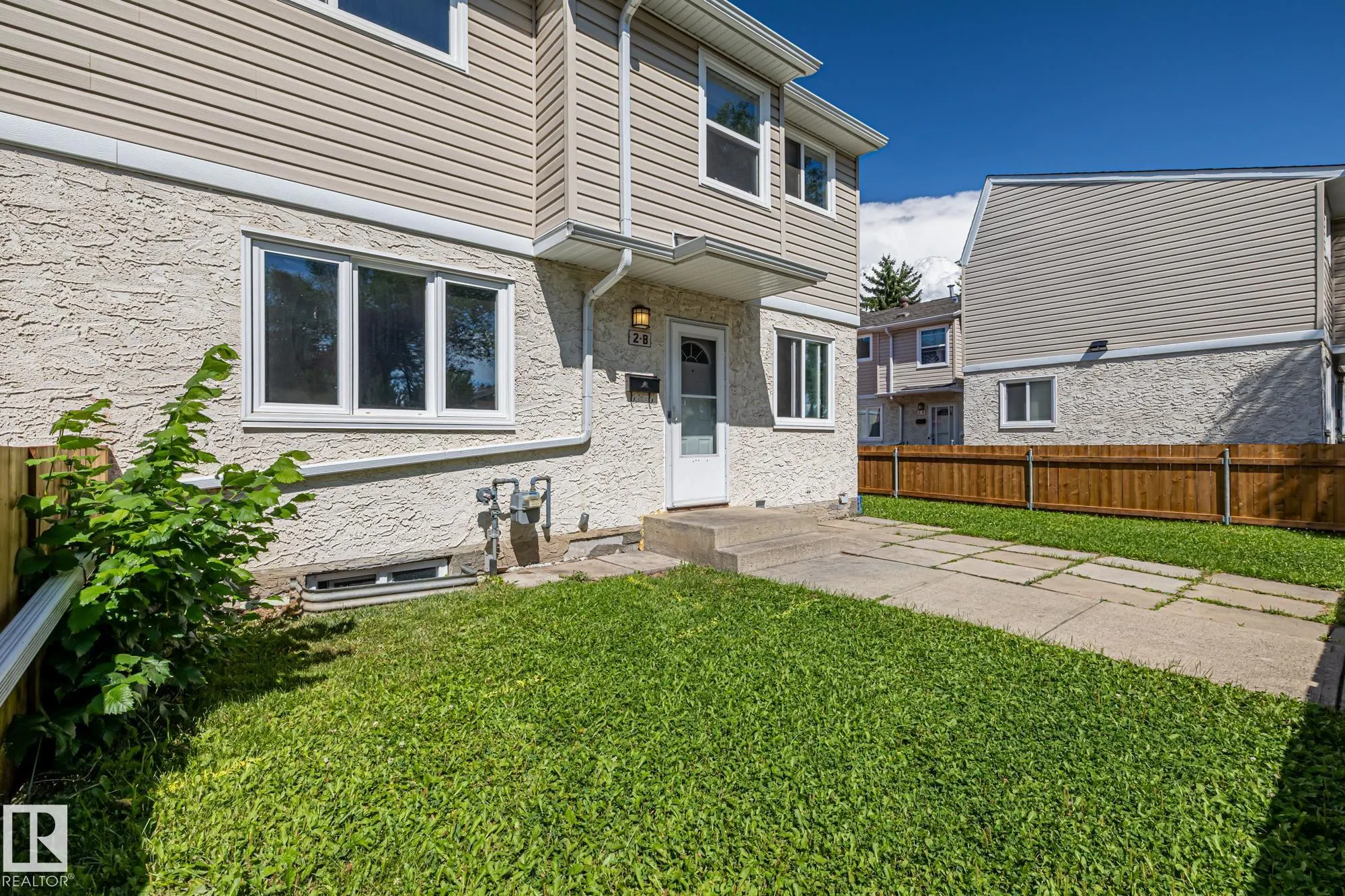 2B CLAREVIEW Village