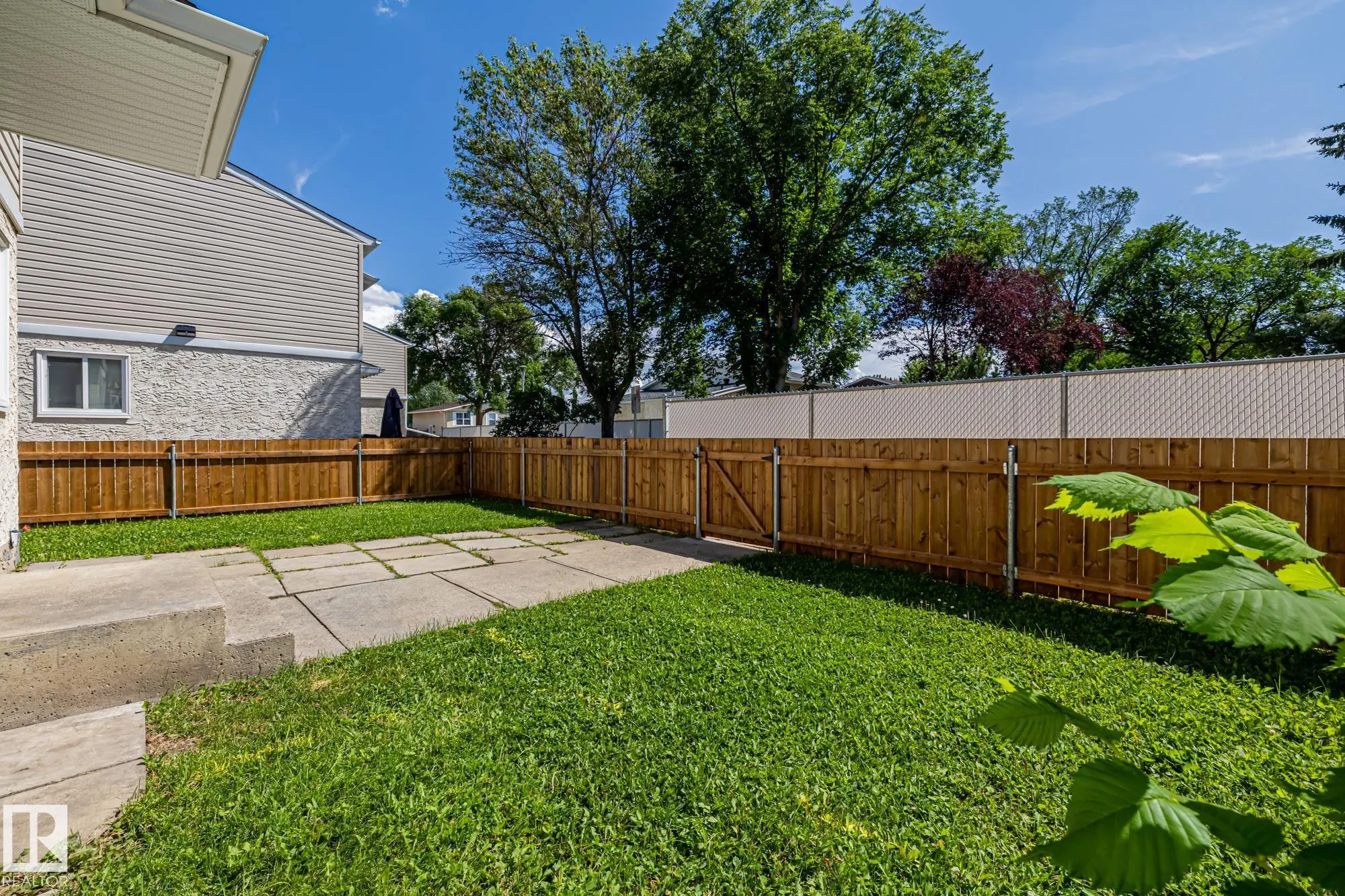 2B CLAREVIEW Village