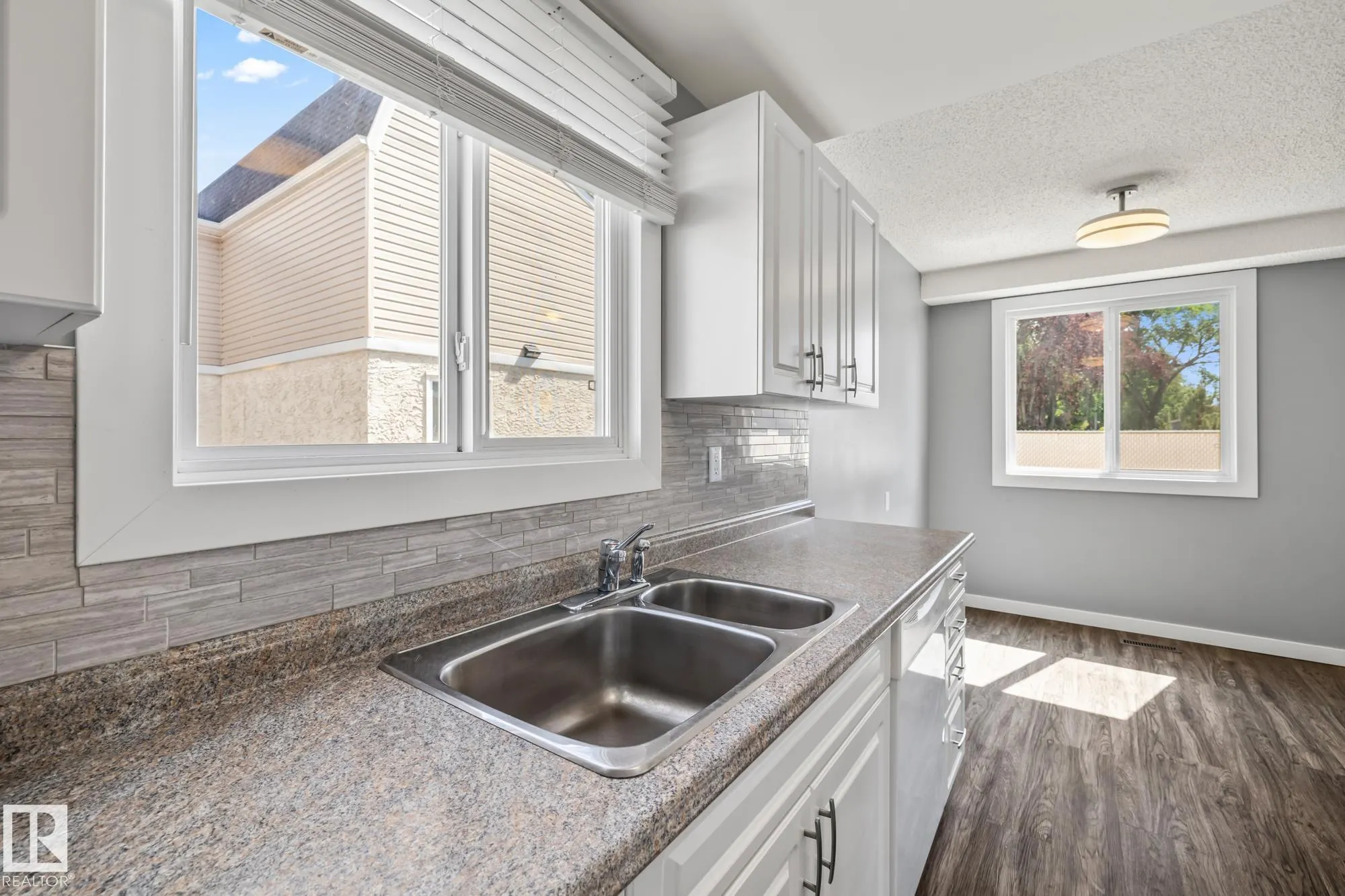 2B CLAREVIEW Village