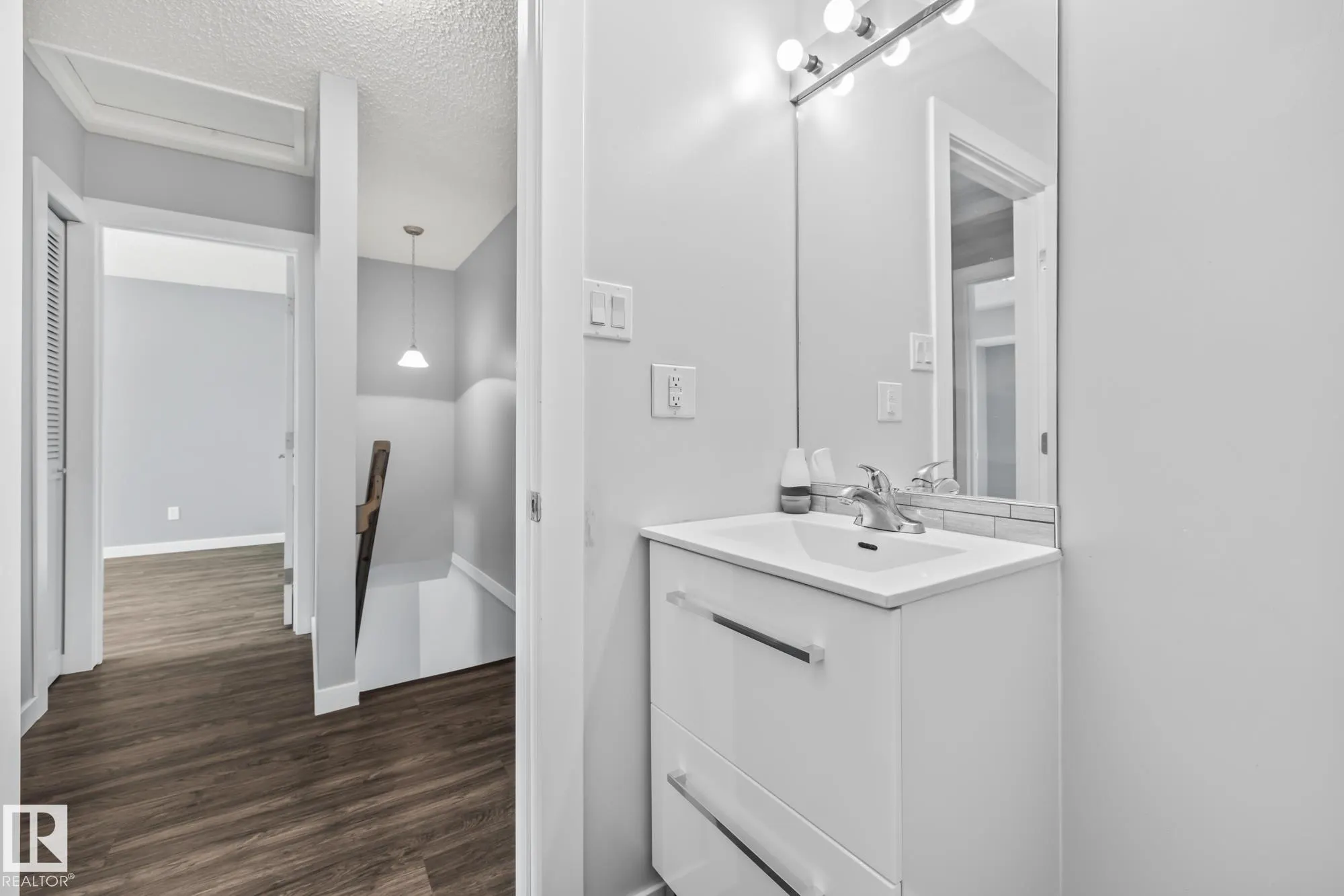 2B CLAREVIEW Village